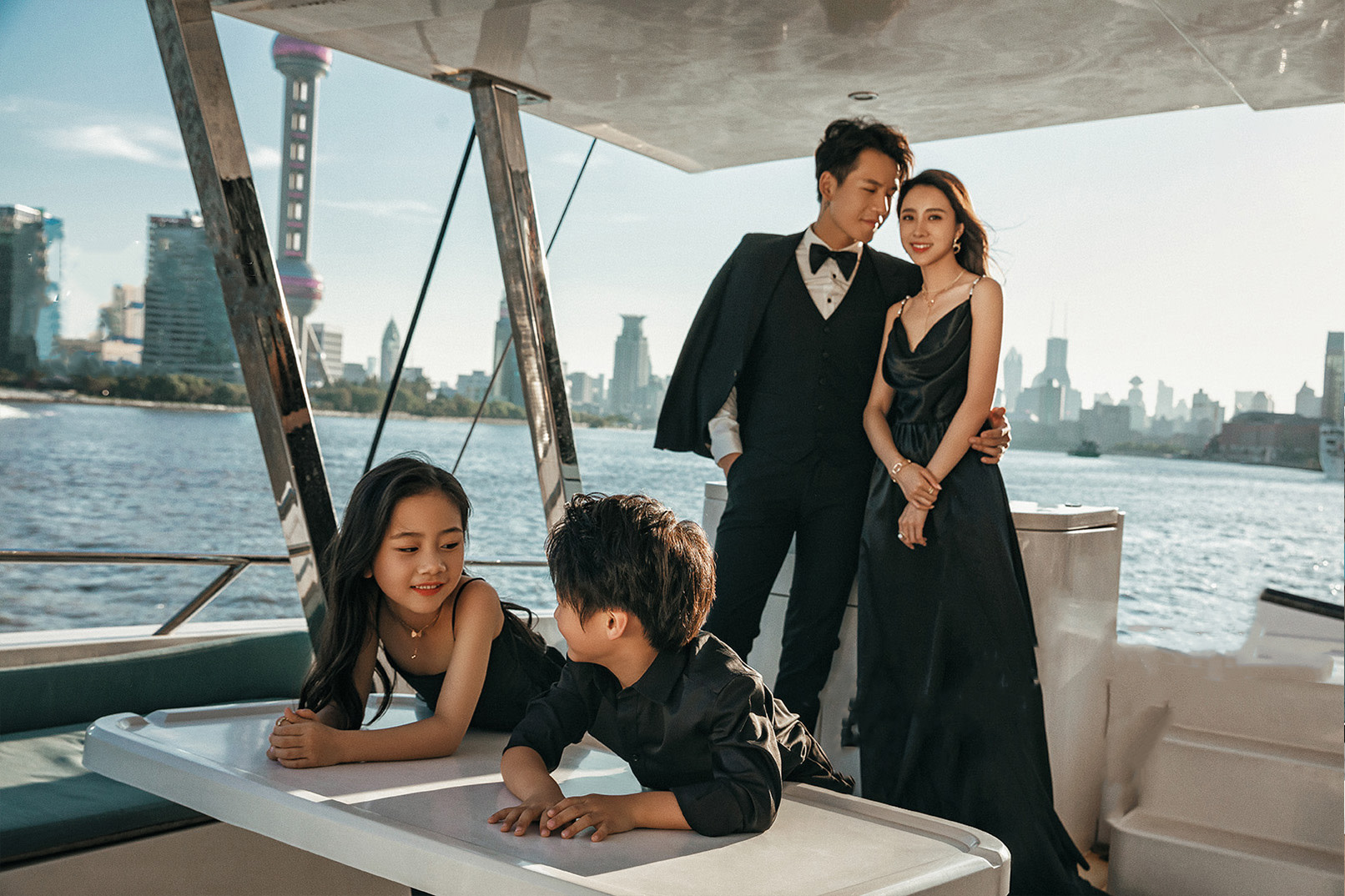 Shanghai Bund Parent-Child Yacht Photography (All Negatives Included & Costumes/Styling Included)