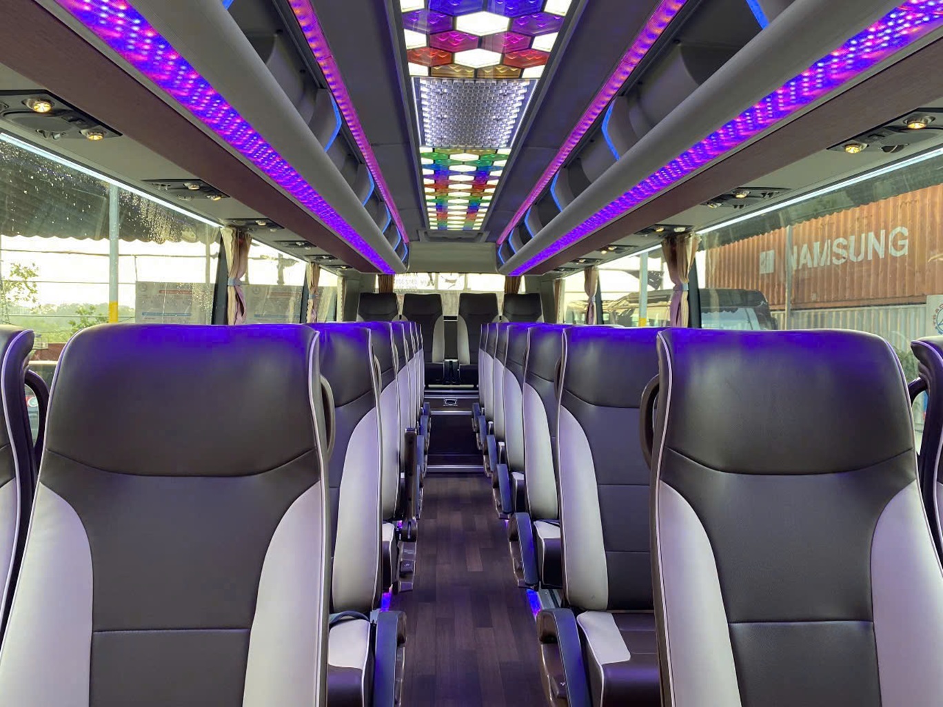 大型巴士 - 大型團體(最多35人) 大型巴士 - 大型團體(最多35人)