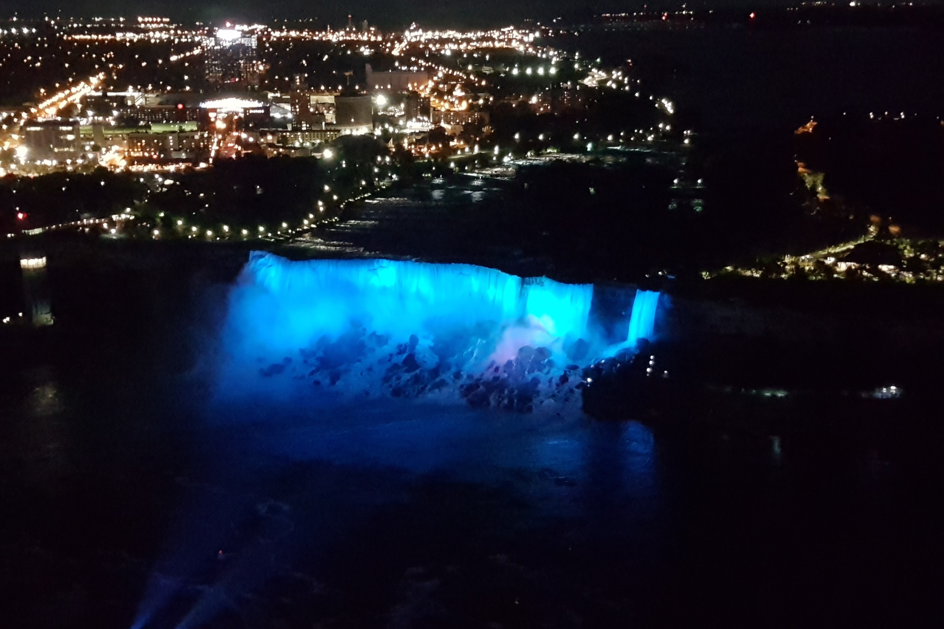 ナイアガラの滝 VIPイルミネーション・ディナー・花火 半日ツアー