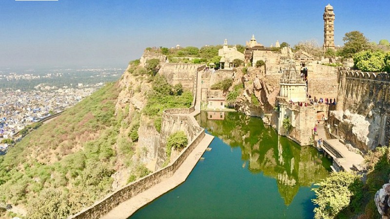 Explore Chittorgarh Fort and Pushkar With Jaipur Drop from Udaipur 