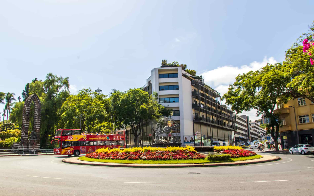 輕鬆規劃您的專屬行程，盡情暢遊里斯本，體驗前所未有的便利！