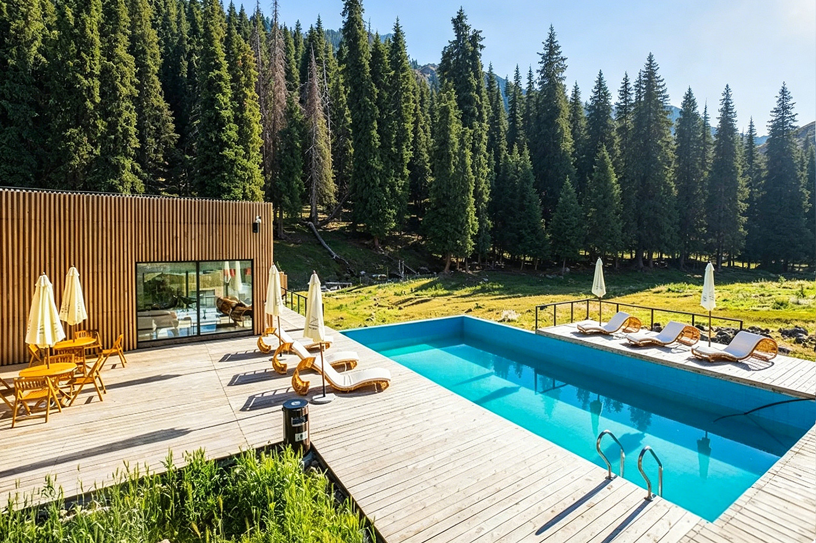 Crossing Tianshan Mountains | Xinjiang Yili High-end Private 8-Day Tour (Kruger Luxury Camp + Indigo + VIP Original Vehicle Entry to Scenic Area + Sayram Lake + Nalati)