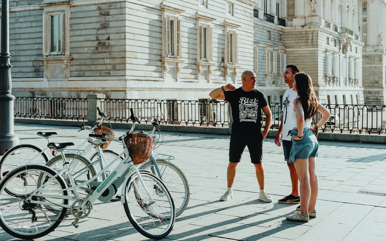 Madrid highlights bike tour with tapas