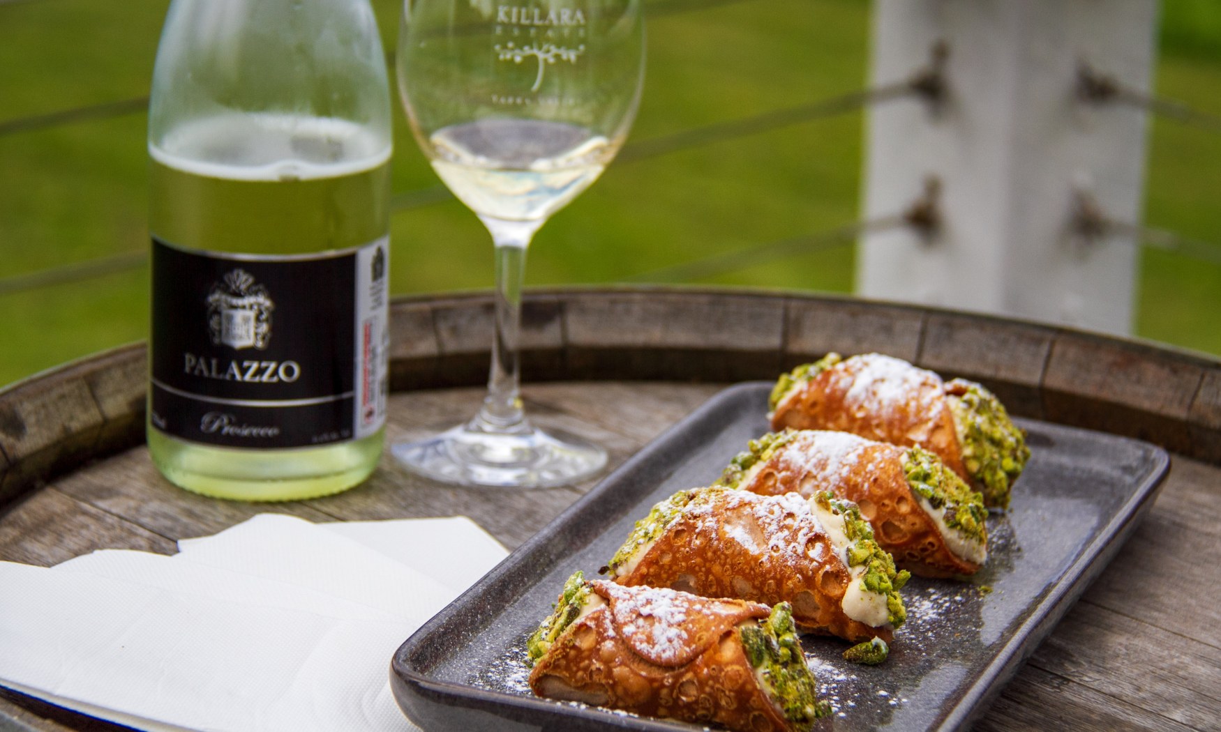 盡情品嚐美味的義式卡諾里，同時飽覽令人心曠神怡的葡萄園美景。