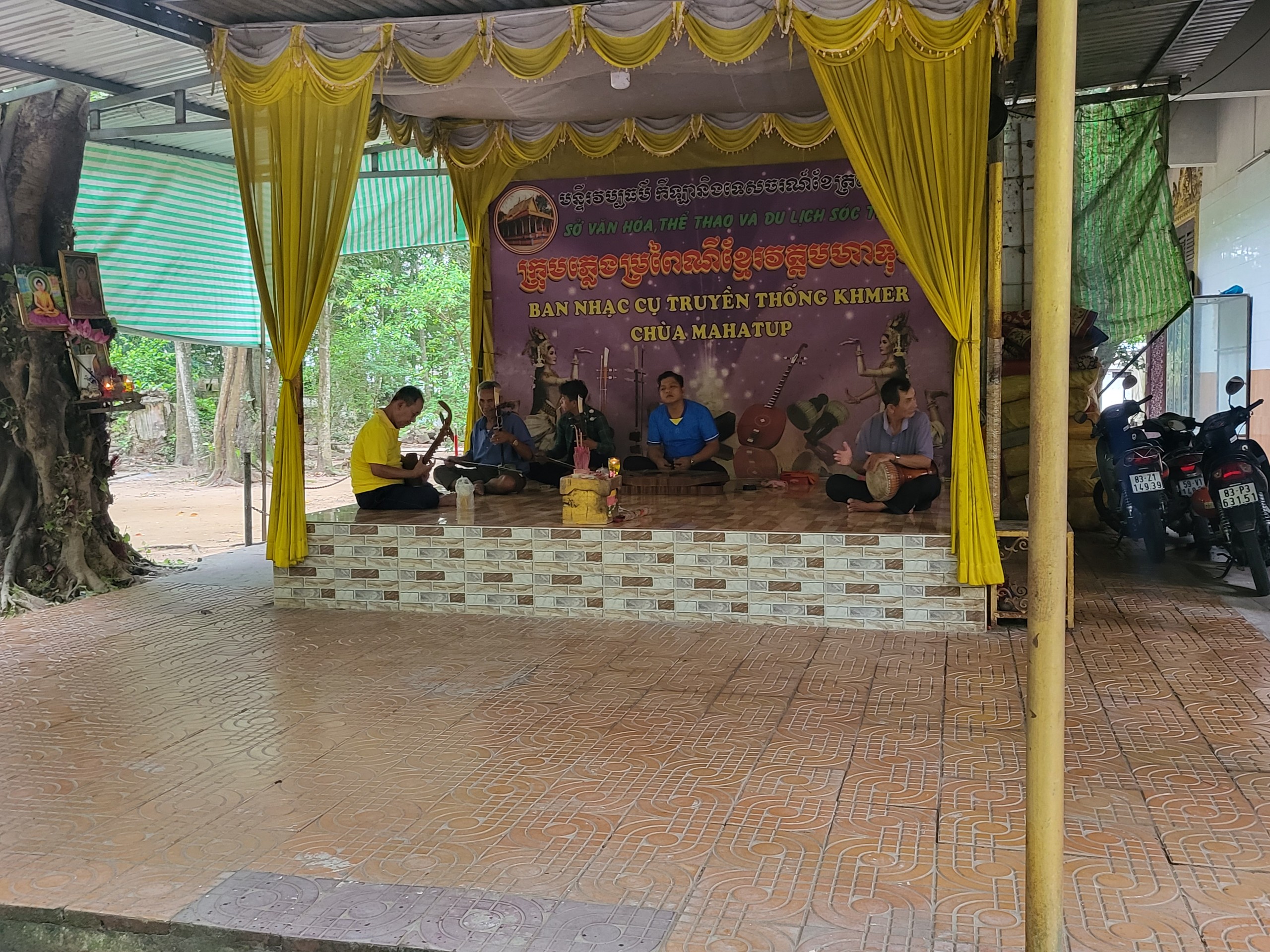 folk musican performance