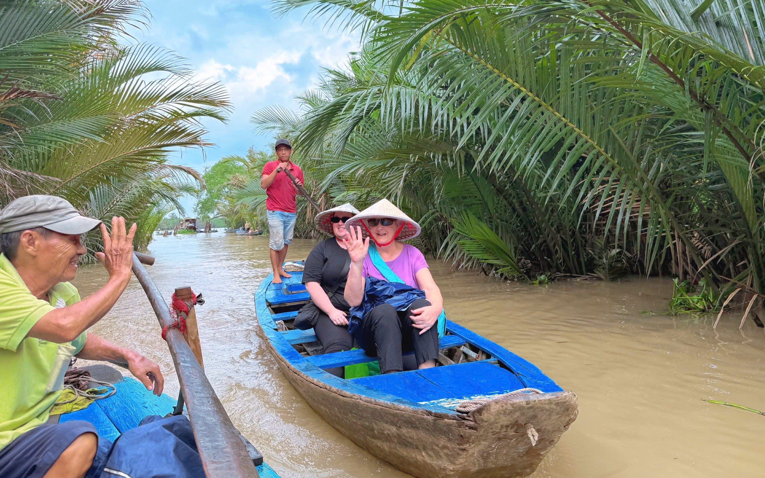 Mekong Delta VIP Tour with Limousine Transfer & Sampan Journey
