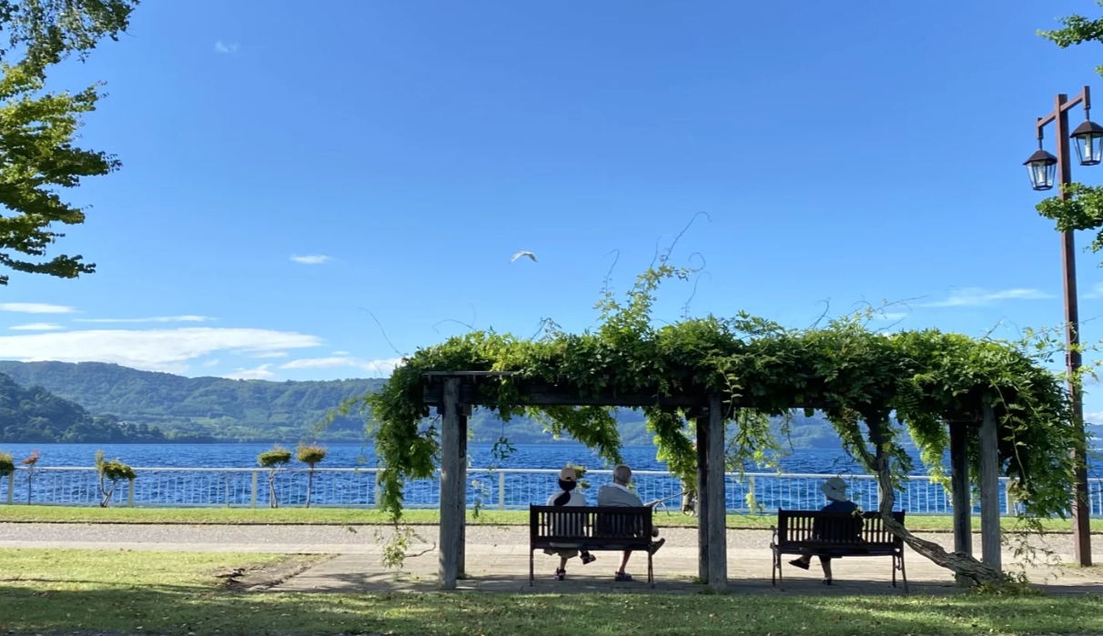 洞爺湖花火大會日遊| 登別地獄谷+lake hill farm+塞露展望臺落日+昭和新山+洞爺湖畔+花火大會，贈送冰淇淋