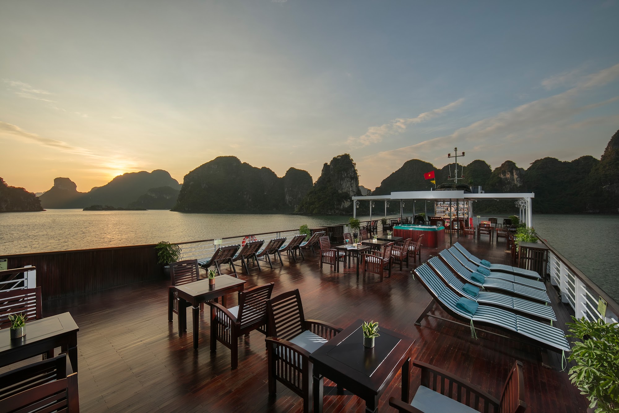 3D2N Halong Bay Tour: Sung Sot Cave & Lan Ha Bay by Lily Cruise