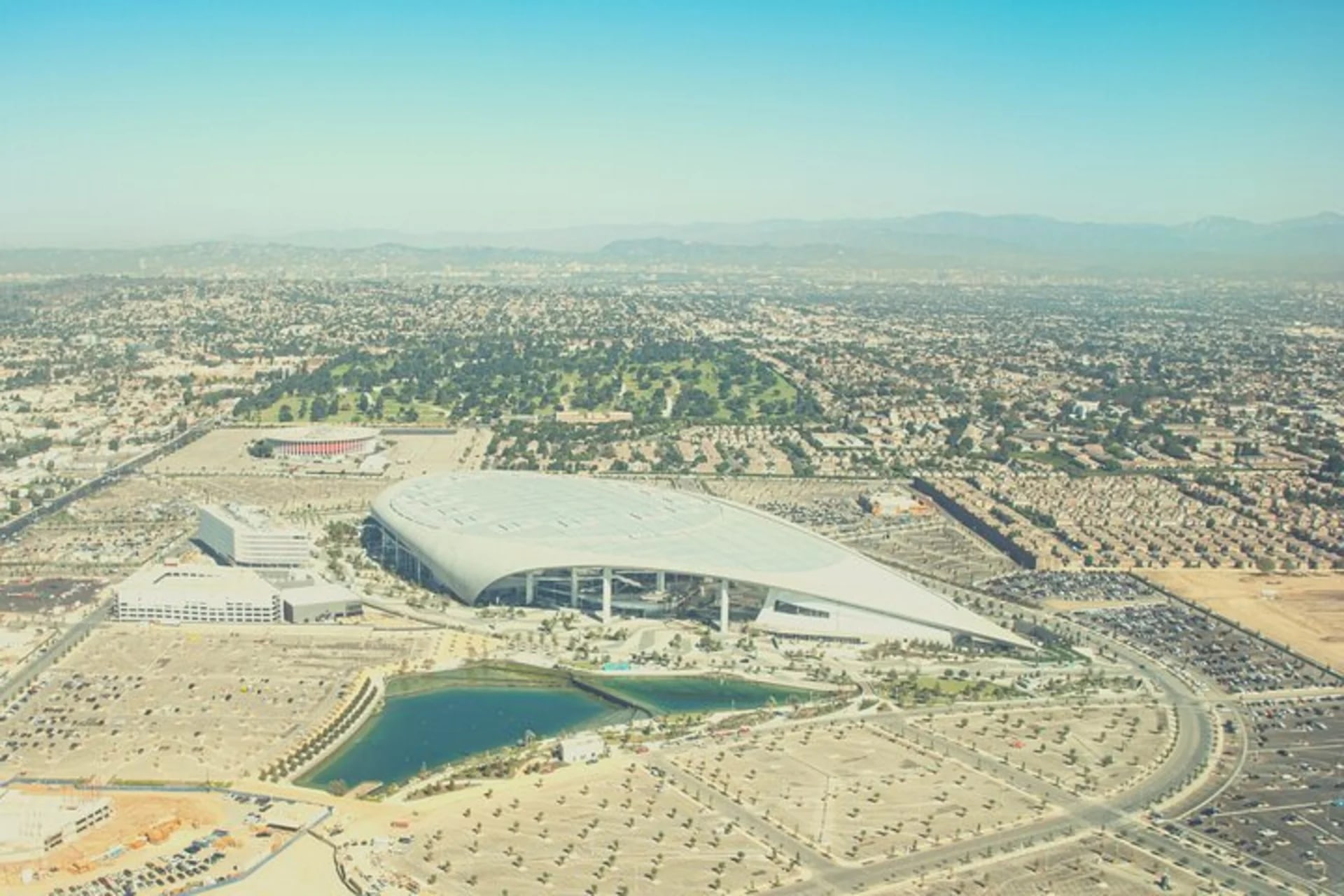 洛杉磯充電器足球隊主場比賽（SoFi Stadium）