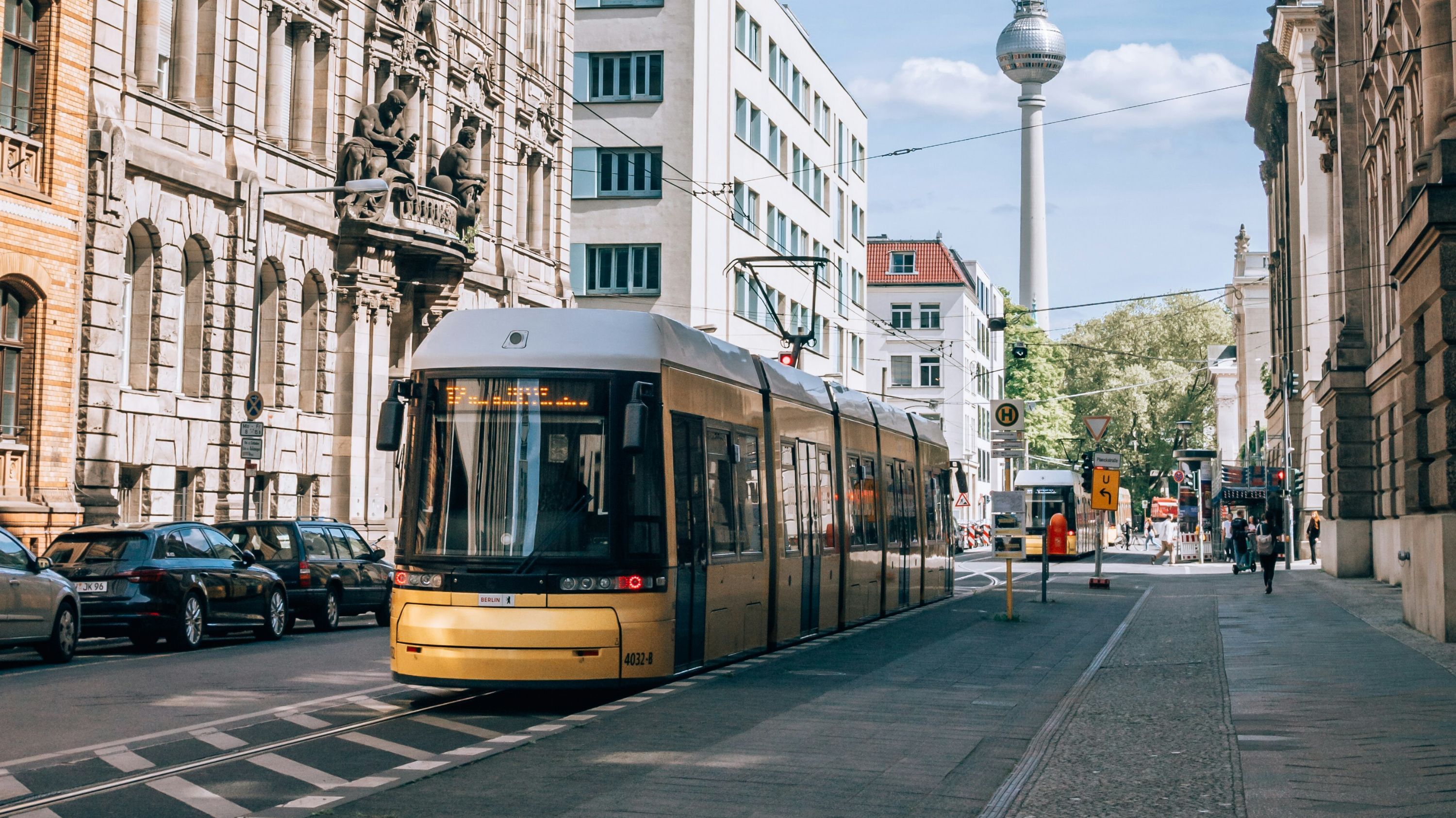 Unlimited journeys, endless reunions—travel freely across Germany with the Deutschland ticket!