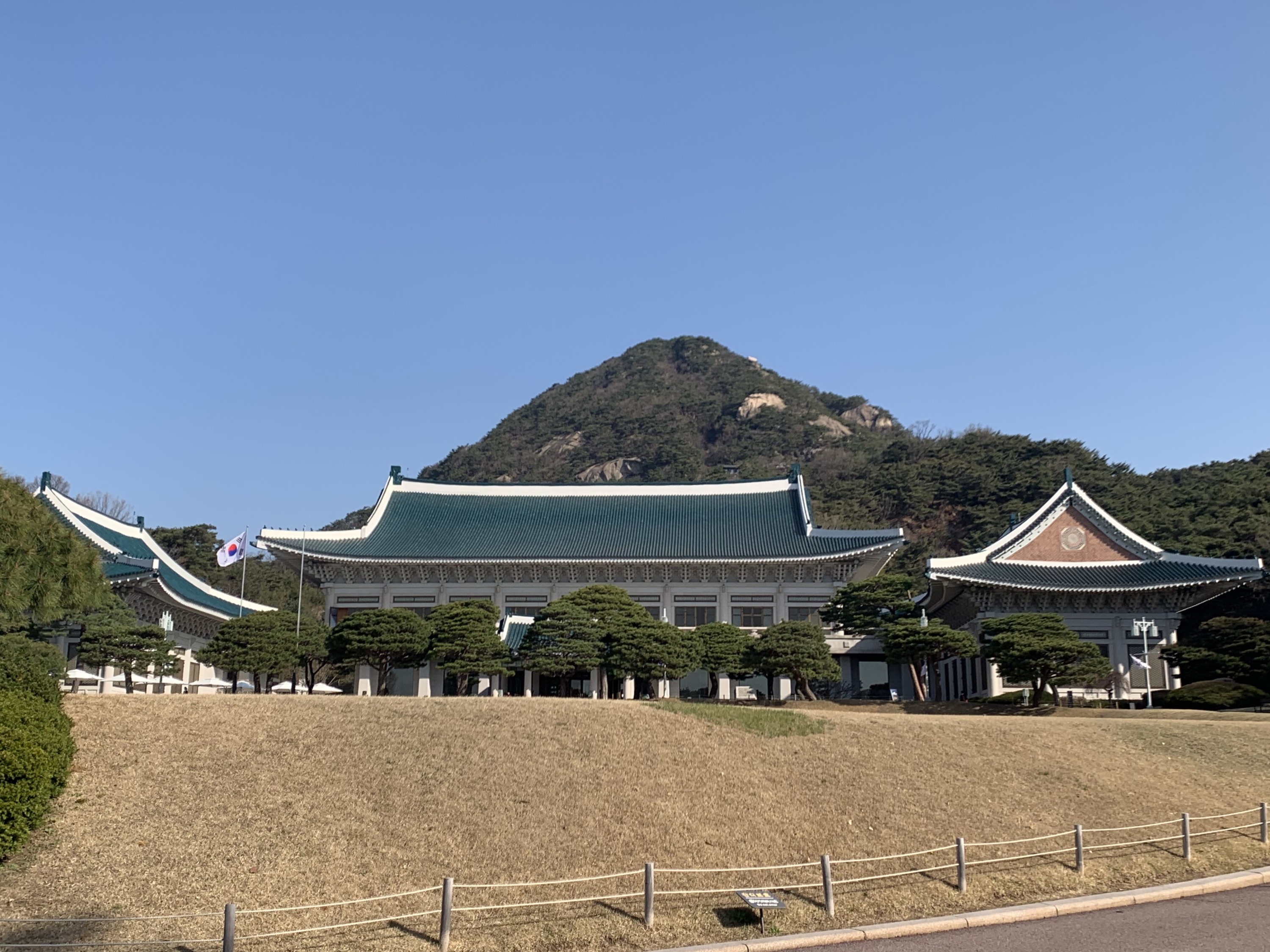 Gyeongbokgung Palace, Bugak Skyway, and Tongin Market Hanbok Tour