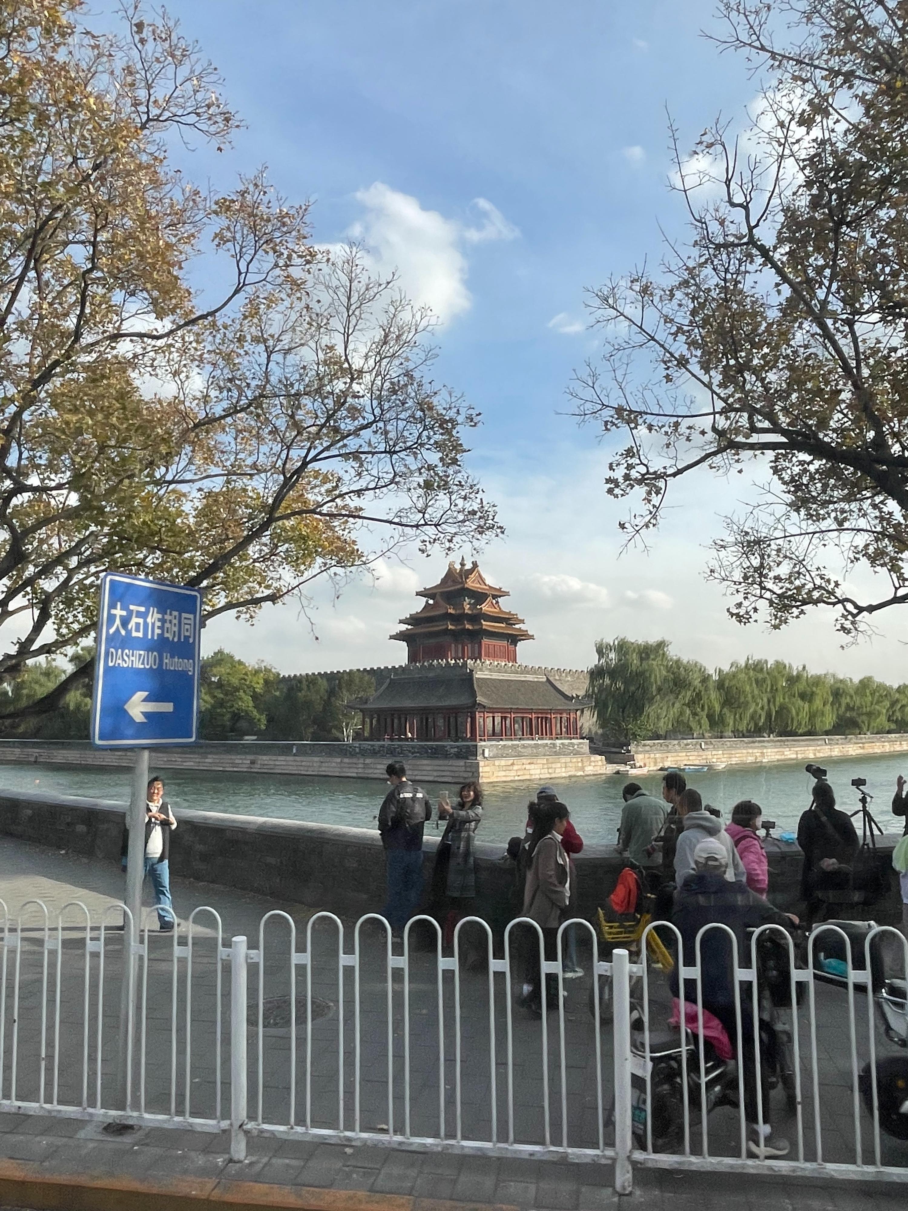 Sightseeing bus