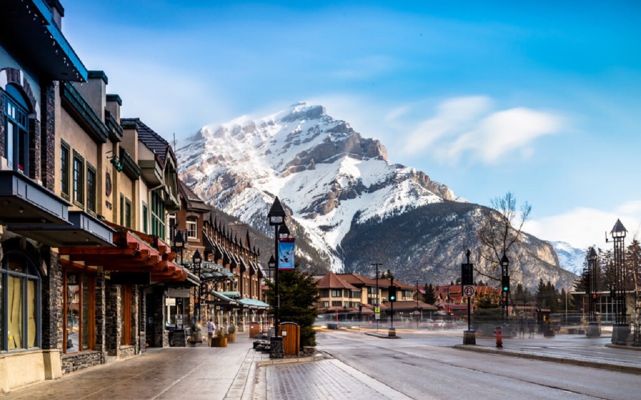 Banff Gondola and Banff Village Full-Day Sightseeing Tour