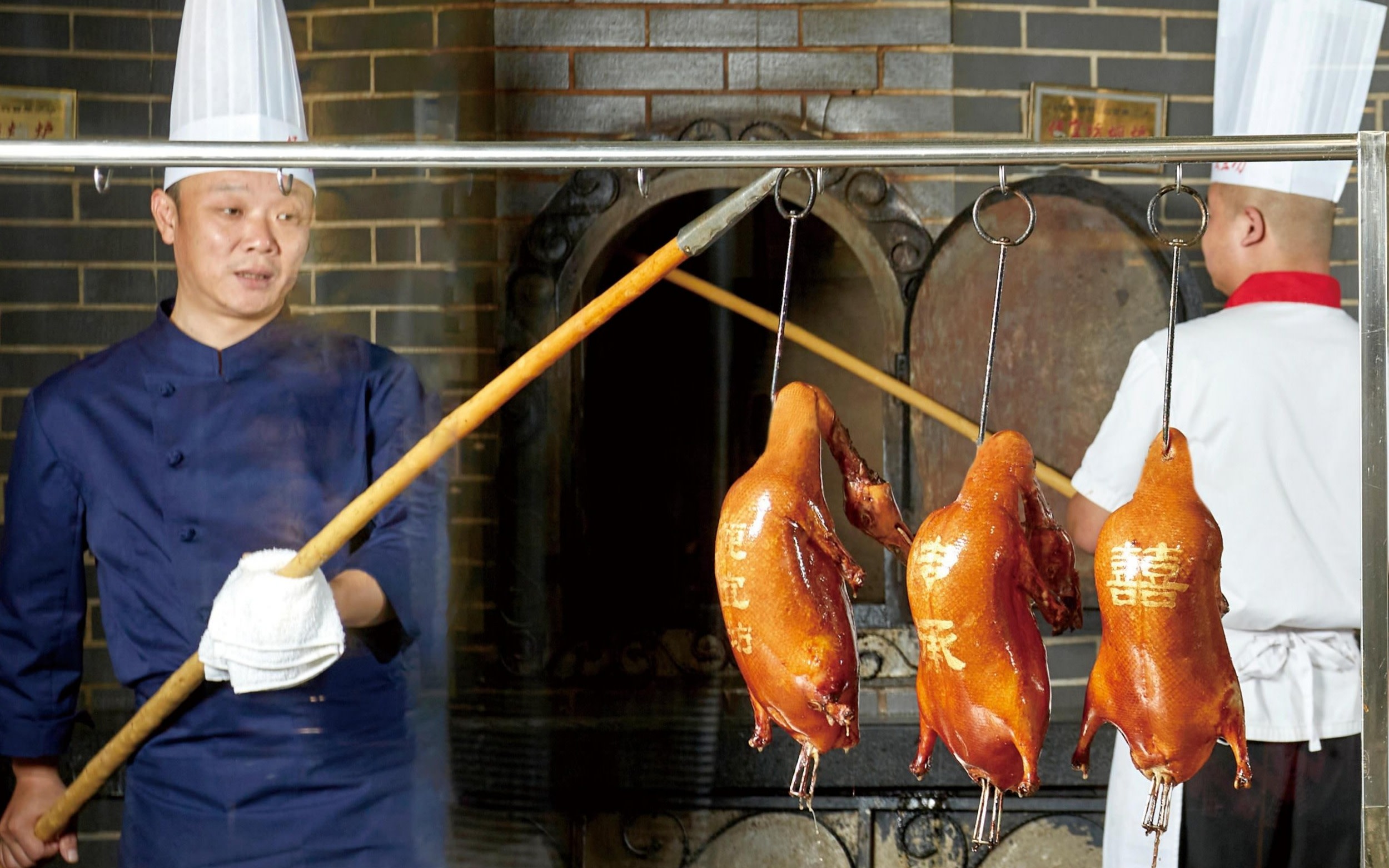 Experience a Unique Peking Duck Meal at a 600-Year-Old Brand - Beijing