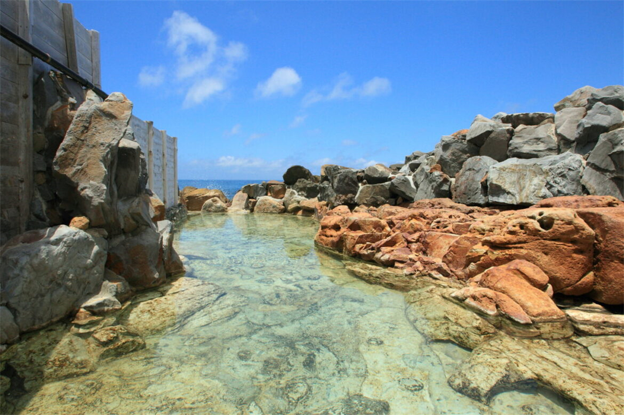 和歌山城·紀三井寺·黑潮市場·貴志站貓站長·白濱円月島·千畳敷·三段壁·白良濱·toretore市場·崎之湯二日遊｜大阪出發