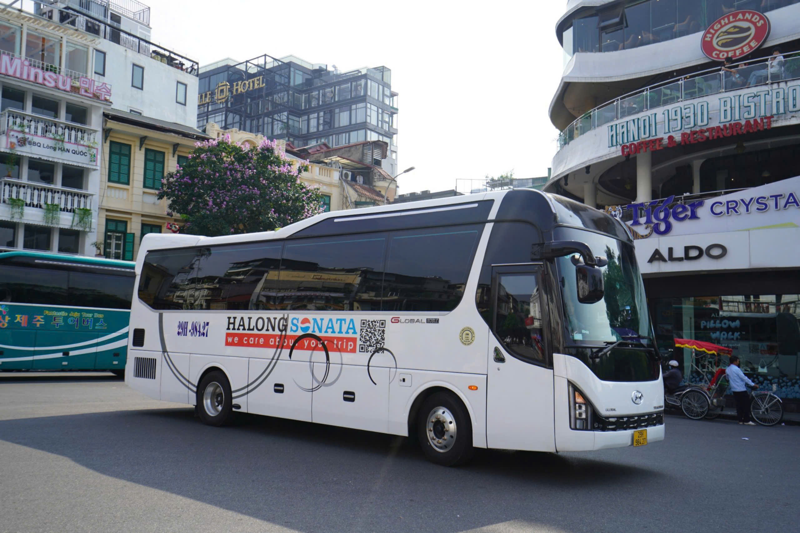 全新車隊提供 19 - 35 人座巴士,為您提供最優質的服務。 全新車隊提供 19 - 35 人座巴士,為您提供最優質的服務。