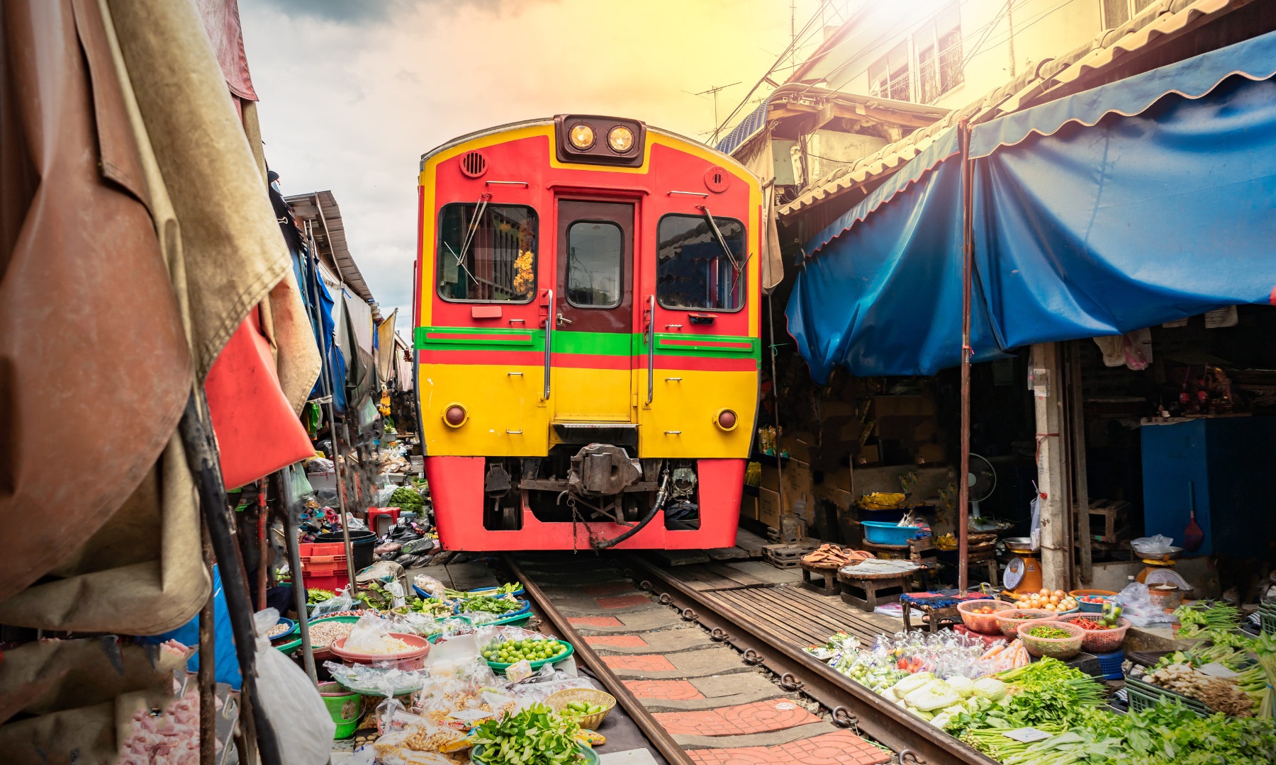 Damnoen Saduak Floating Market with Rowboat Ride + Train Ride at Maeklong Railway Market Tour by Panda Bus (LMK2)