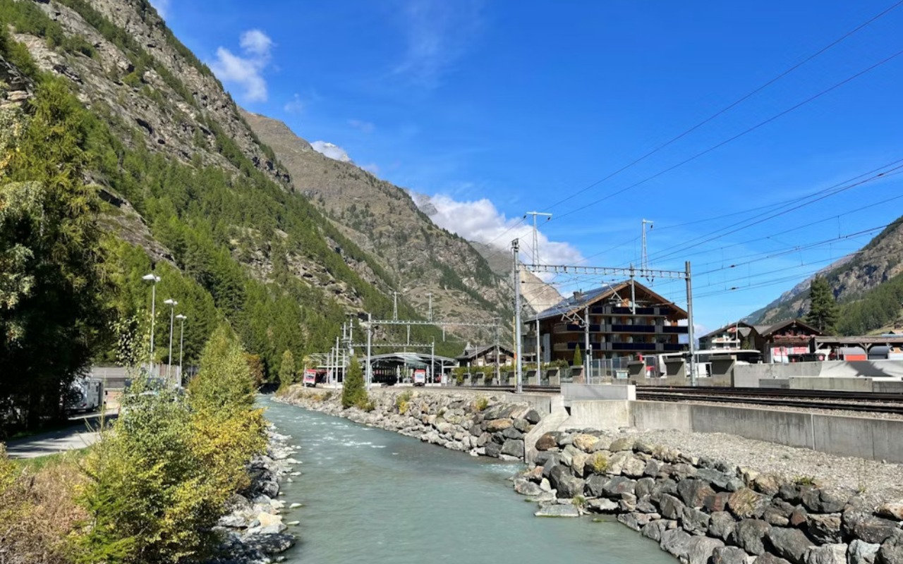沉浸在這趟山谷河畔之旅的寧靜與祥和之中
