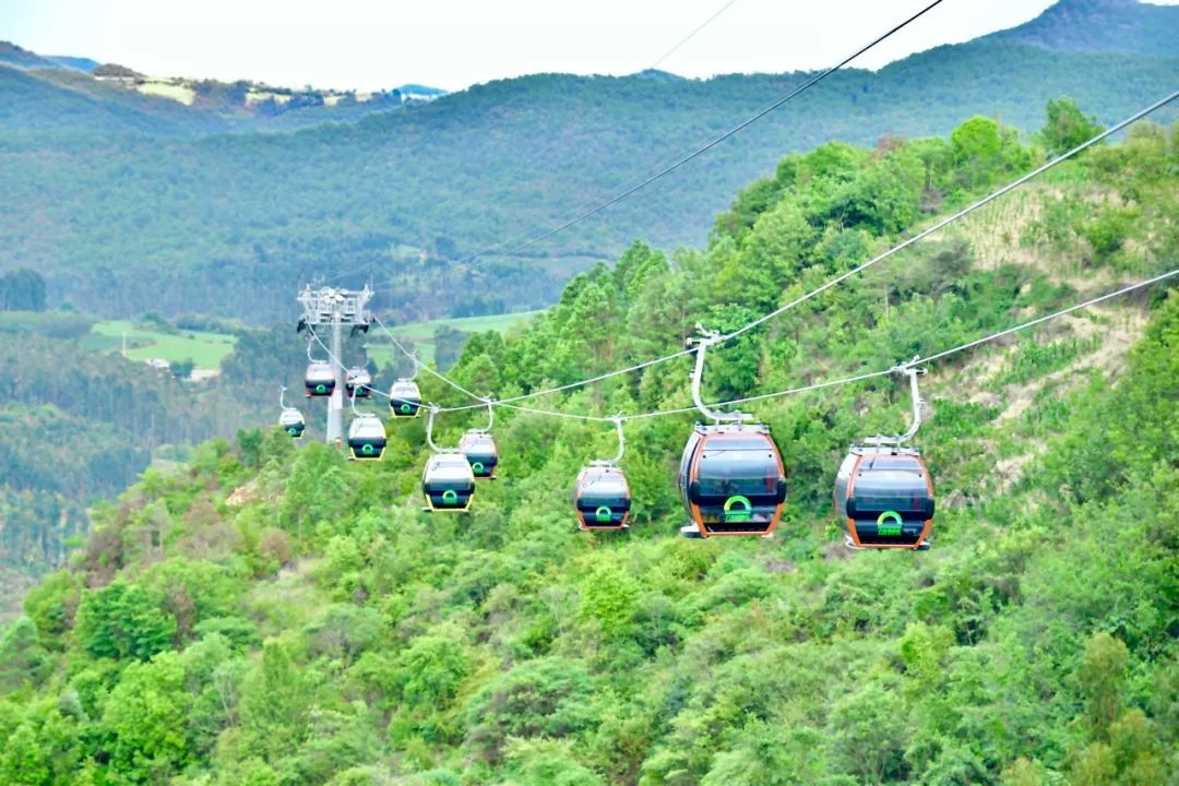 昆明石林風景名勝區+九鄉風景區1日遊（15人精品純玩小團&穿梭地質奇觀+探秘溶洞奇境+尊享純玩之旅 ）