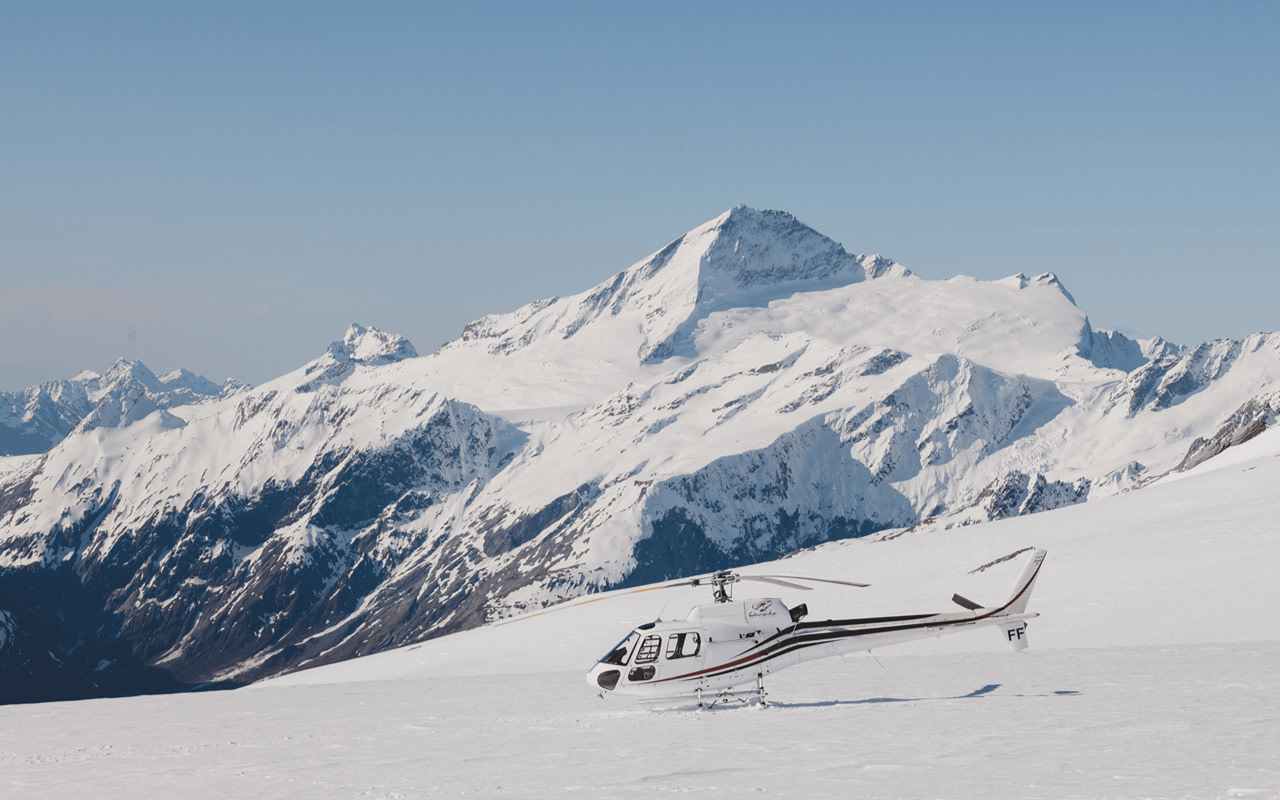 Wanaka Mount Aspiring Scenic Flight with Glacier Landing