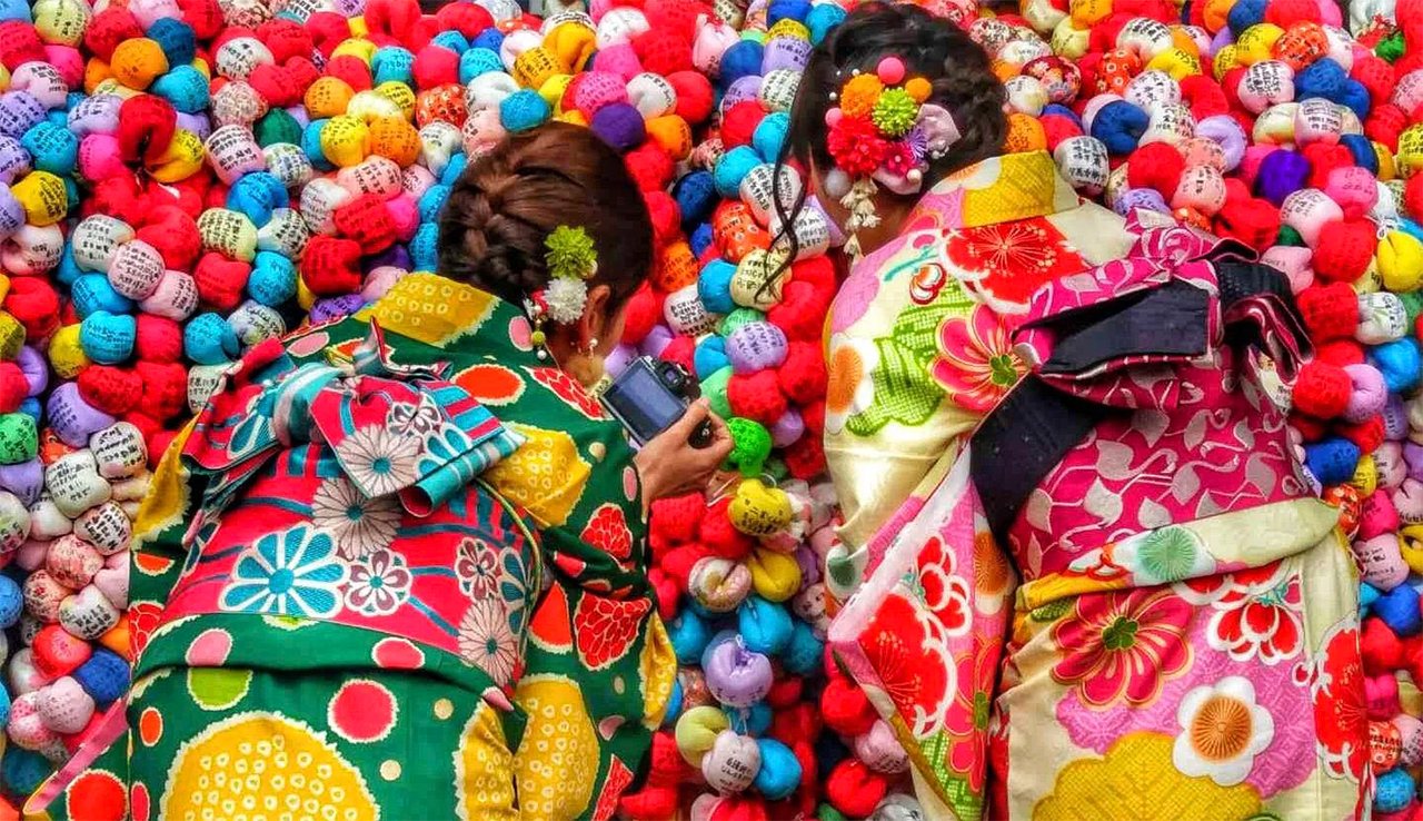 Legend has it that if you make a wish in Koshin-do and hang an ema with your wish written on it under a colorful ball, your wish may come true.