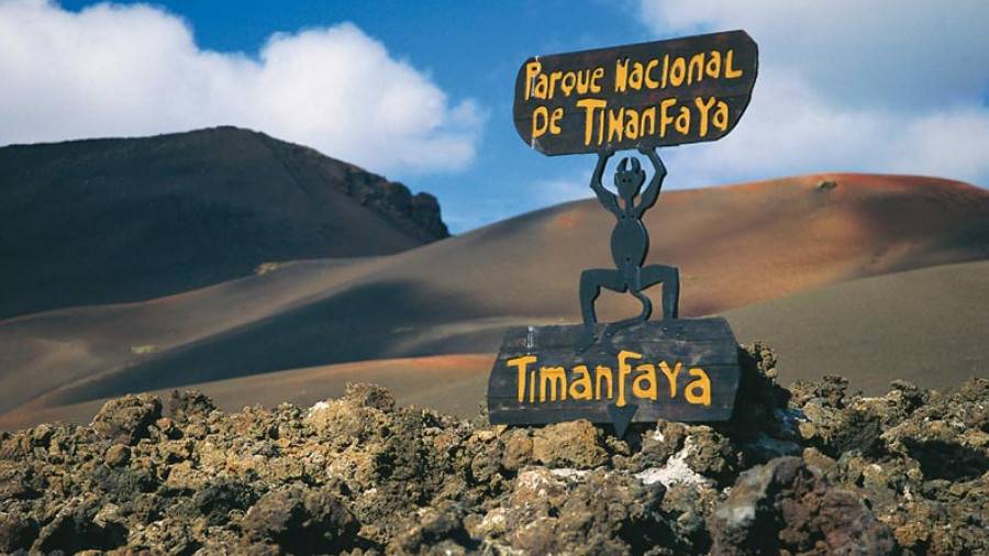 Timanfaya, Jameos del Agua &amp; Los Verdes Cave highlights tour 