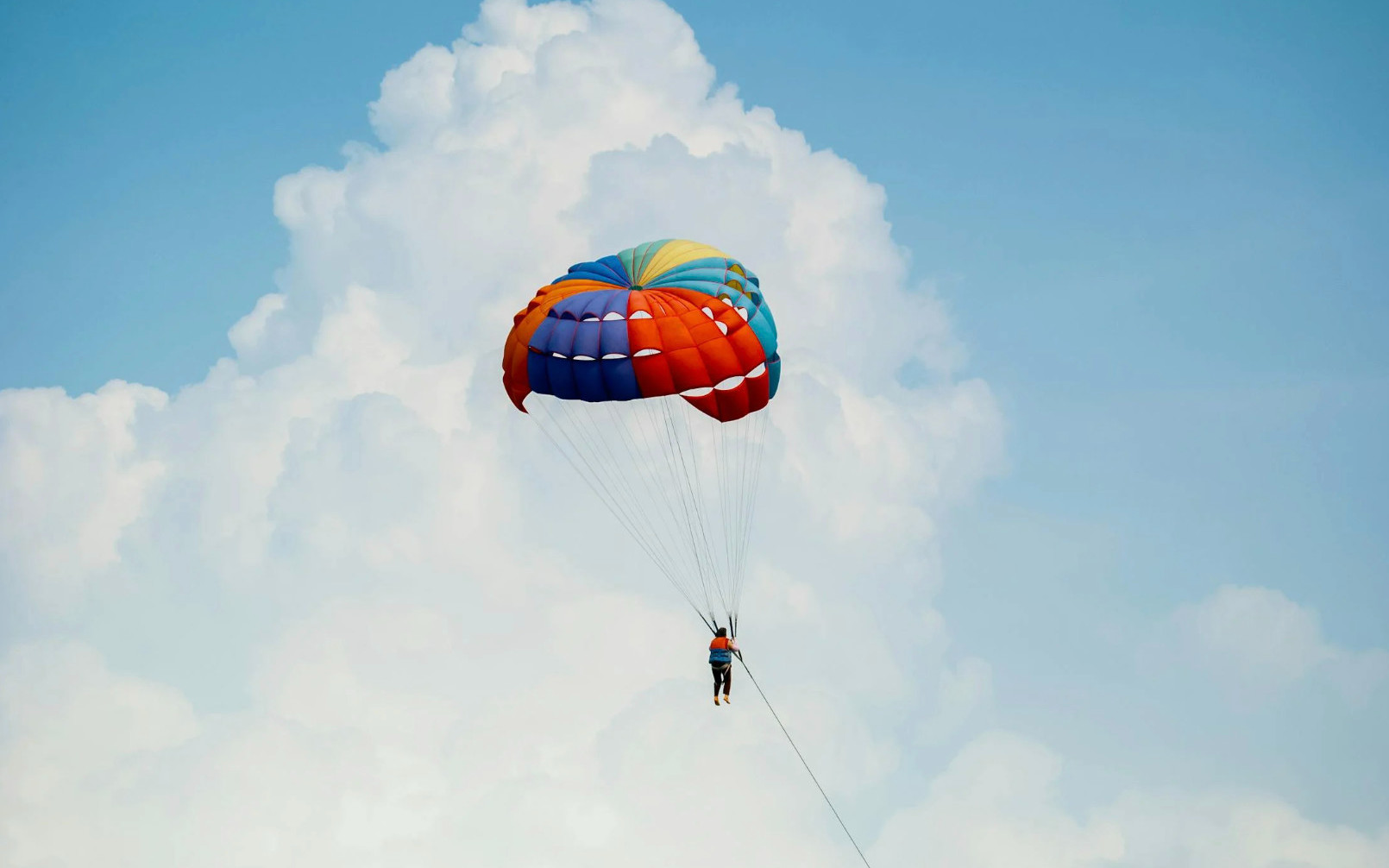 Donapaula Beach: Parasailing