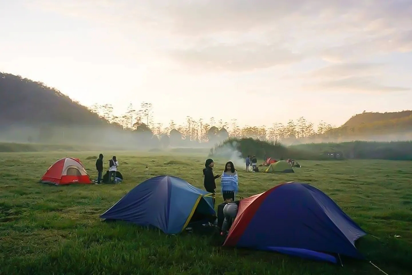 在舒適的帳篷中過夜,享受涼爽的山風和美麗的大自然 在舒適的帳篷中過夜,享受涼爽的山風和美麗的大自然