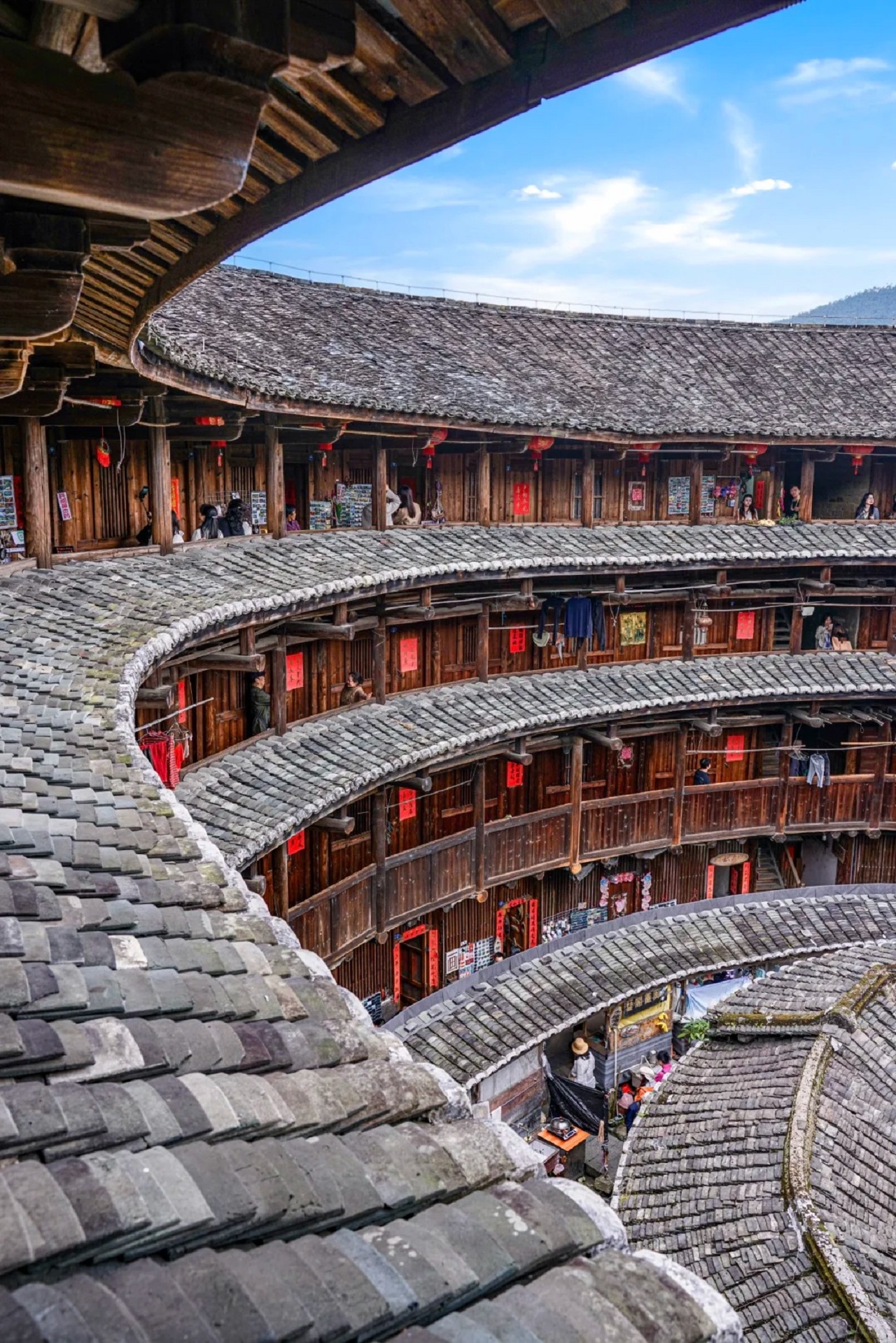 福建雲水謠高端1日遊(和貴樓+雲水謠古鎮+懷遠樓+贈送參觀土樓博物館鍾興樓+電影大魚海棠取景地+網紅特色客家餐+歷史文化古村+廈門往返）