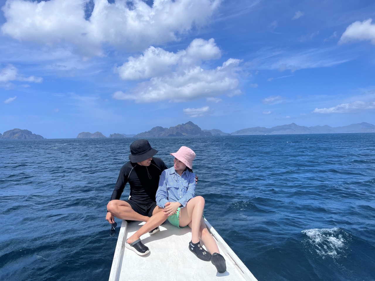 參加愛妮島A線行程，航行於清澈水域之上，飽覽石灰岩懸崖、湛藍天空和寧靜海景的壯麗景色，讓您難忘每一刻。