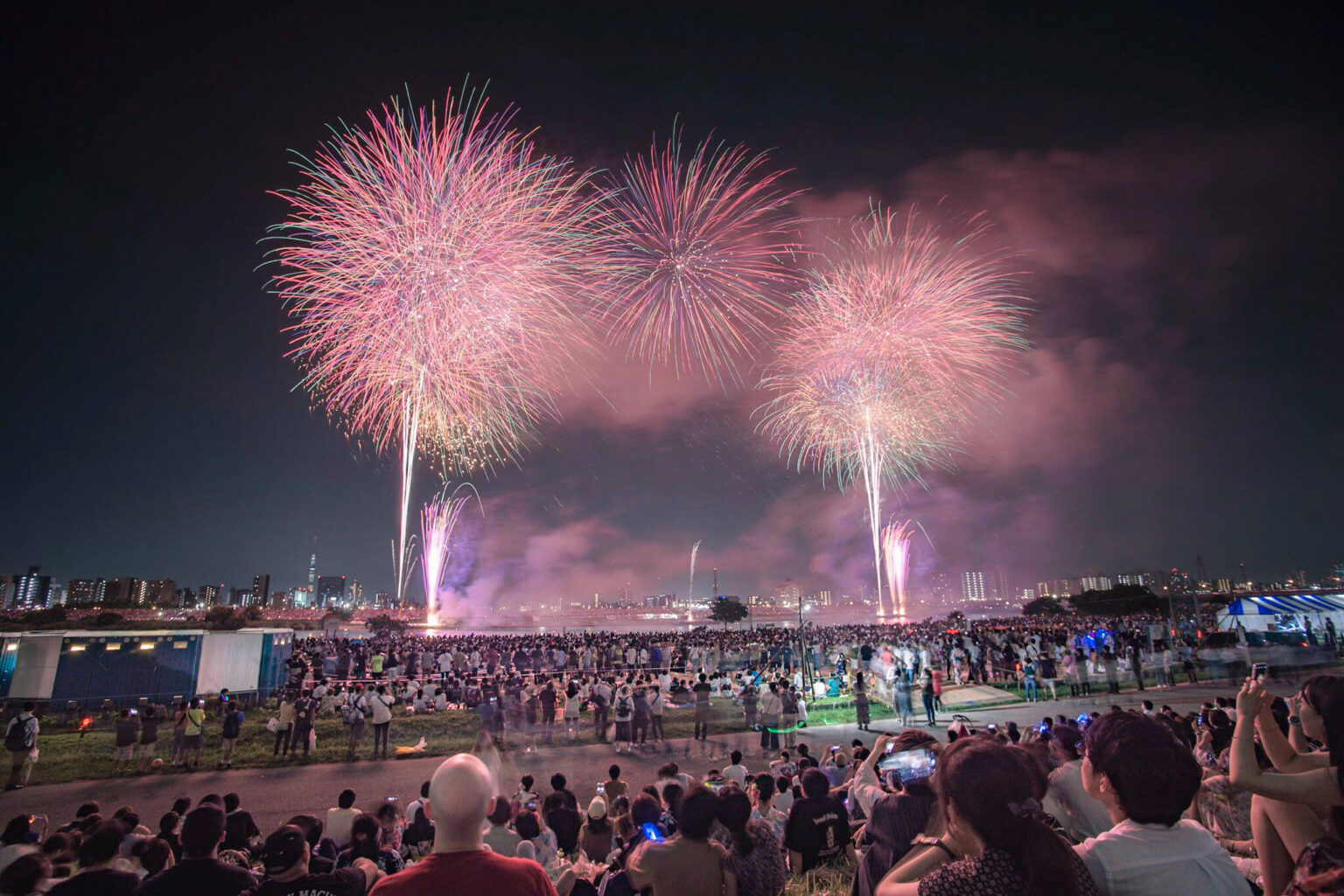 tokyo-fireworks-festival-yakatabune-tour-in-tokyo-and-japan-hakone