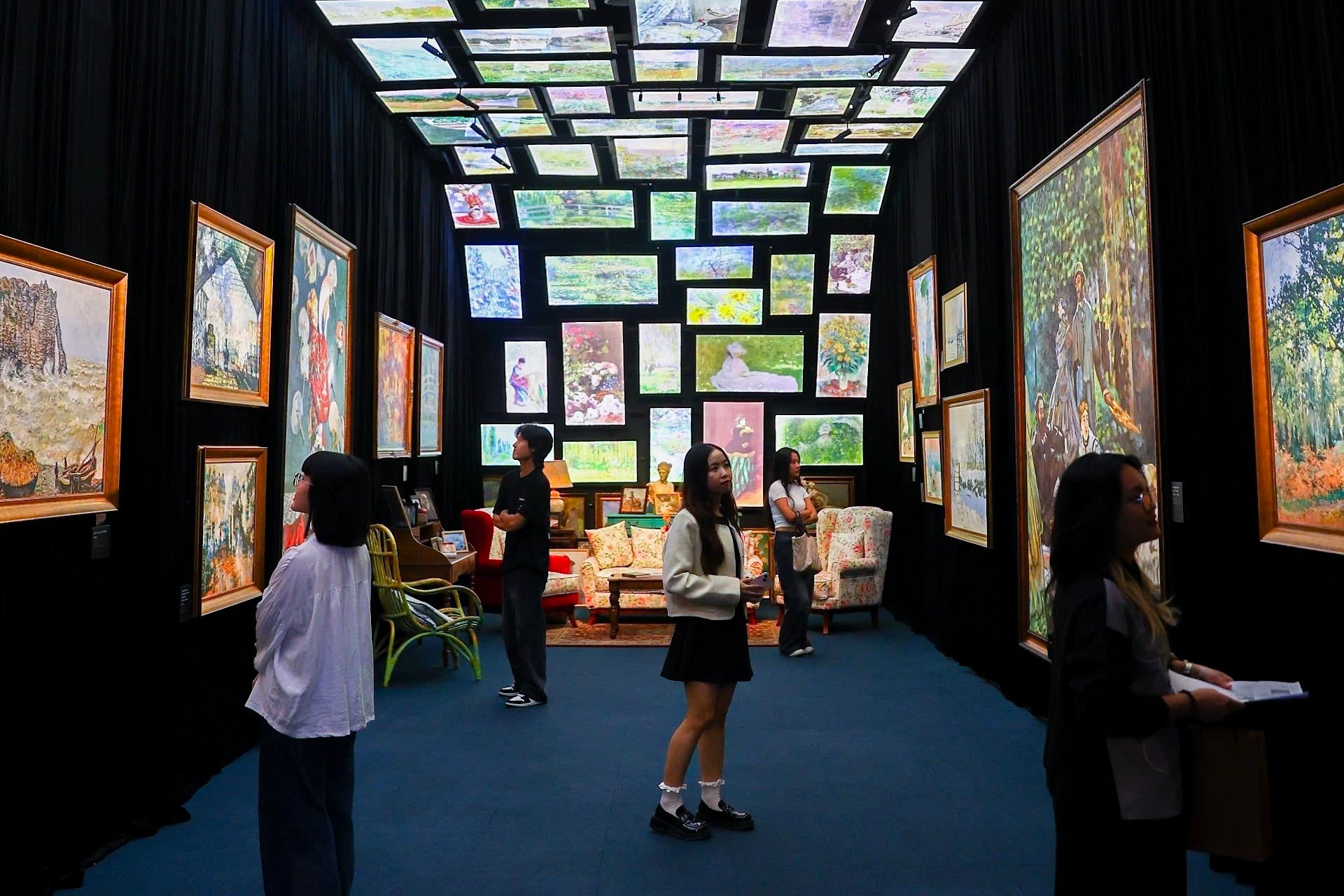 通過偉大藝術家克勞德·莫奈的生平與理想的故事，感受情感的深度，標記他非凡的藝術之旅。