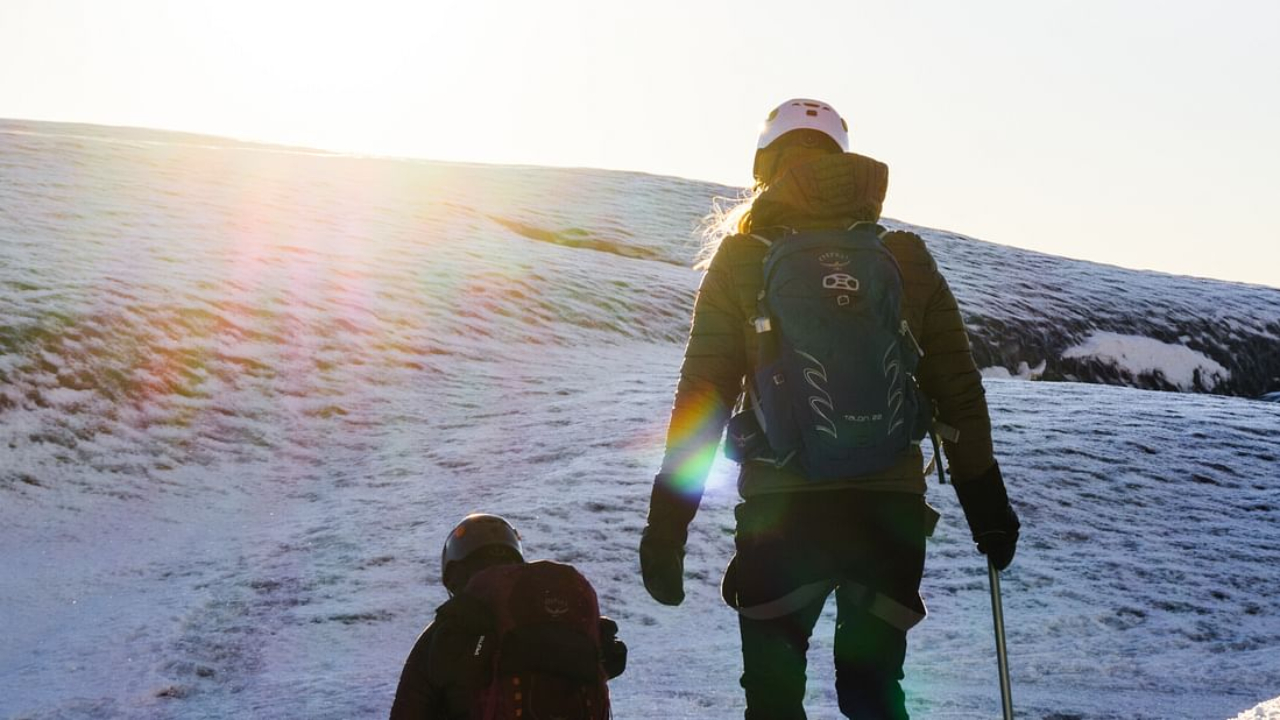 Blue ice cave & glacier hike in Skaftafell 
