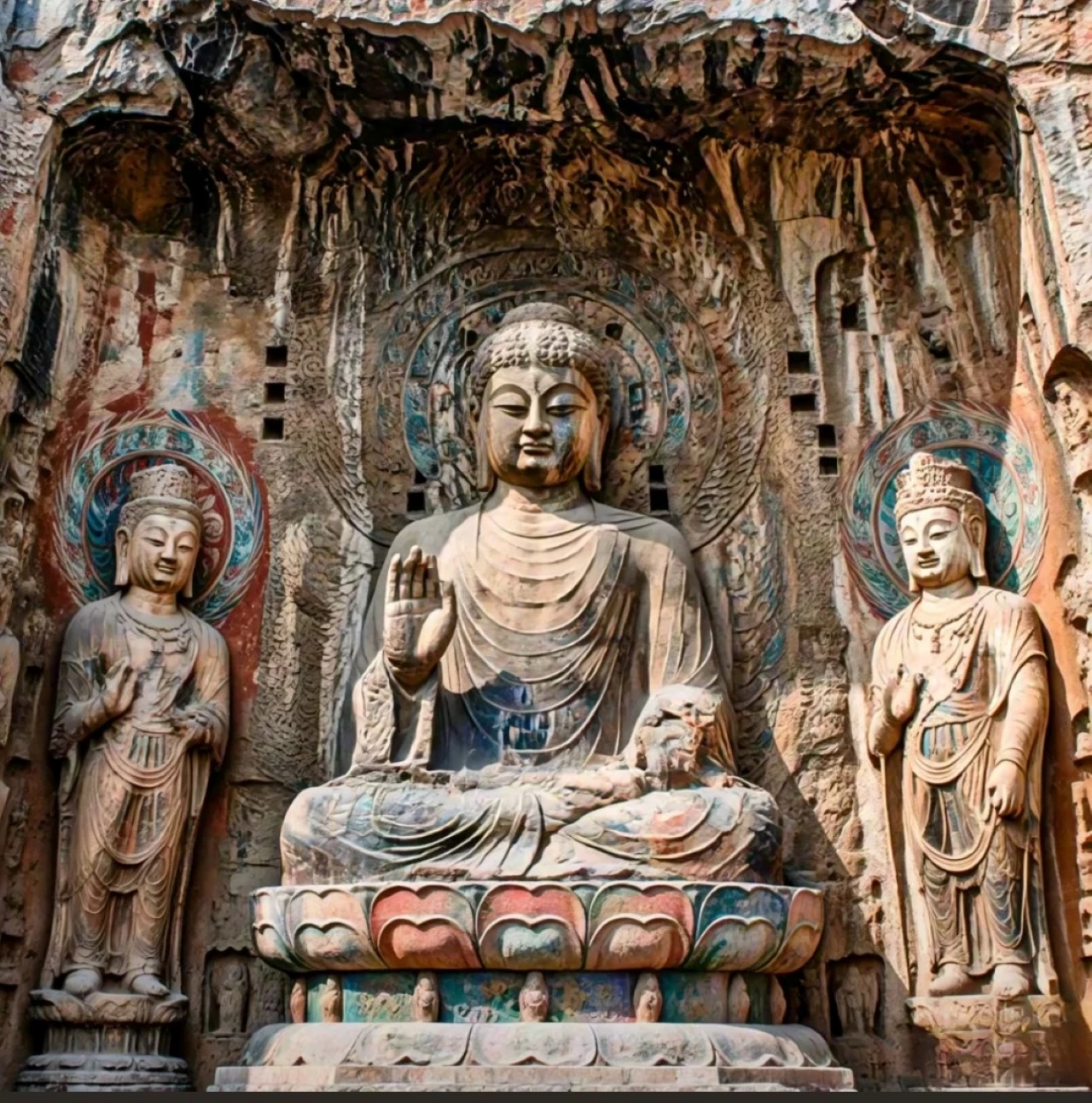 河南少林寺&龍門石窟一日遊（鄭州出發+禪宗祖庭少林寺+壯觀的石刻寶庫龍門石窟 + 金牌導遊帶團+無線耳麥講解+純玩不進店 ）