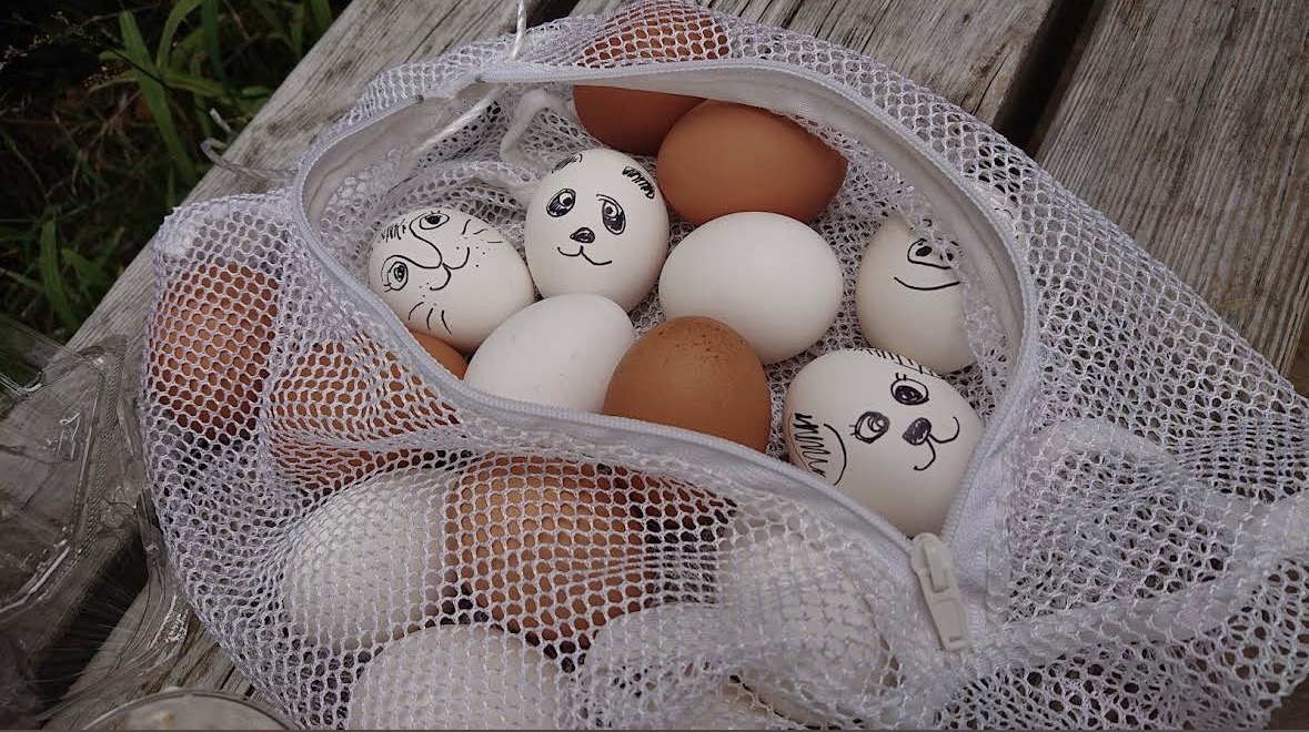 遊客可在自然環境中享受足浴,並體驗親手煮溫泉雞蛋的樂趣。 遊客可在自然環境中享受足浴,並體驗親手煮溫泉雞蛋的樂趣。