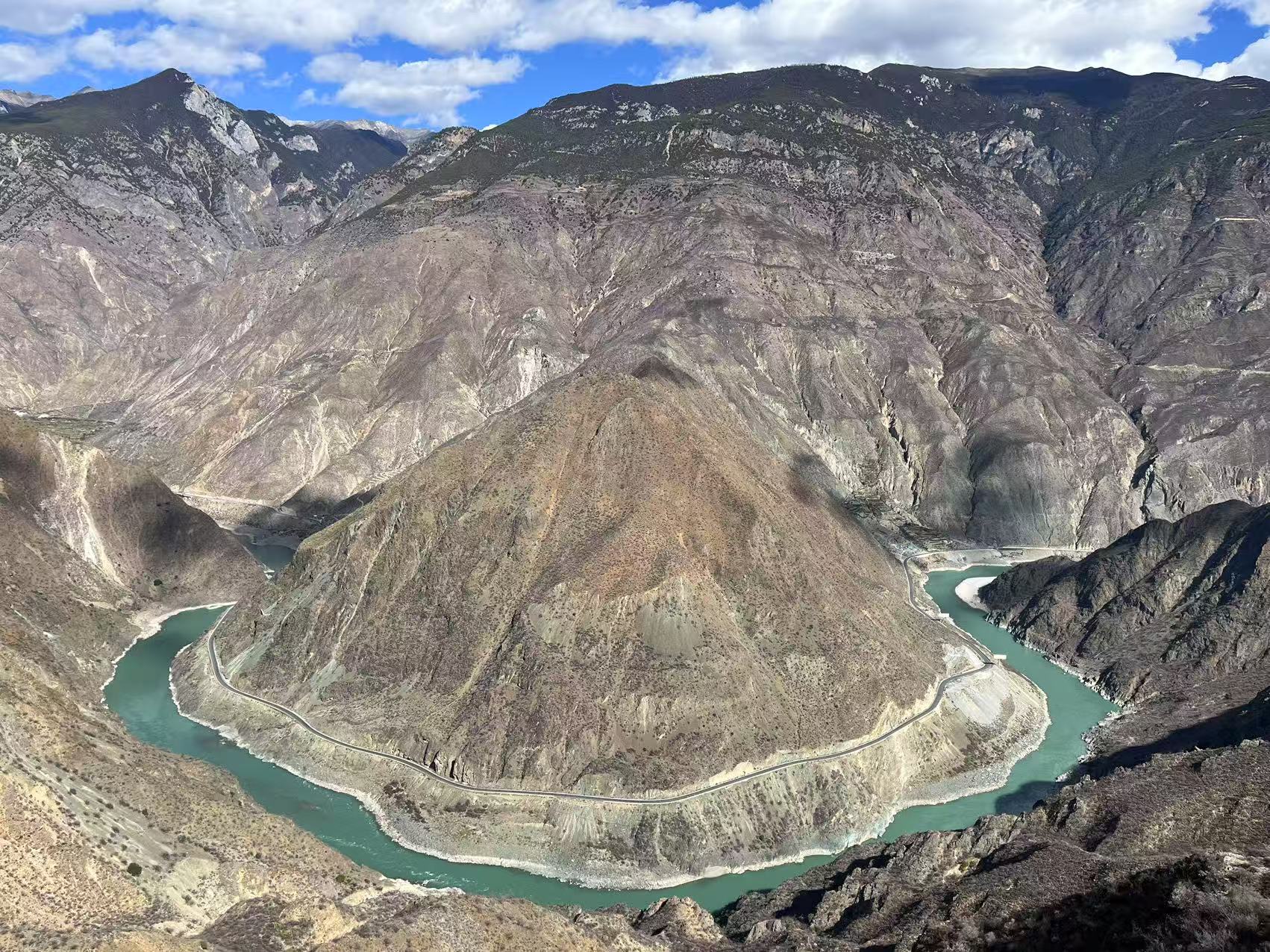 雲南無底湖高奢5日（獨克宗古城+無底湖輕徒步+觀白馬雪山+普達措+松贊林寺）