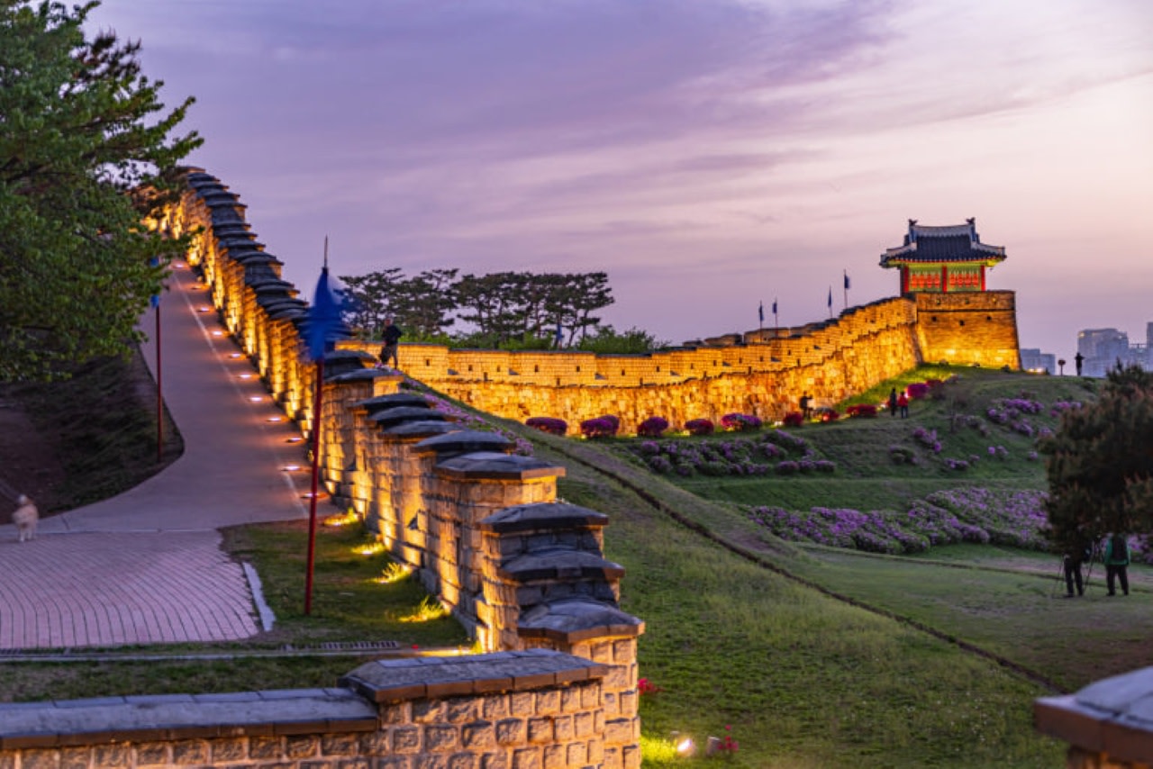 Suwon Hwaseong Fortress, Palace & Folk Village Day Tour