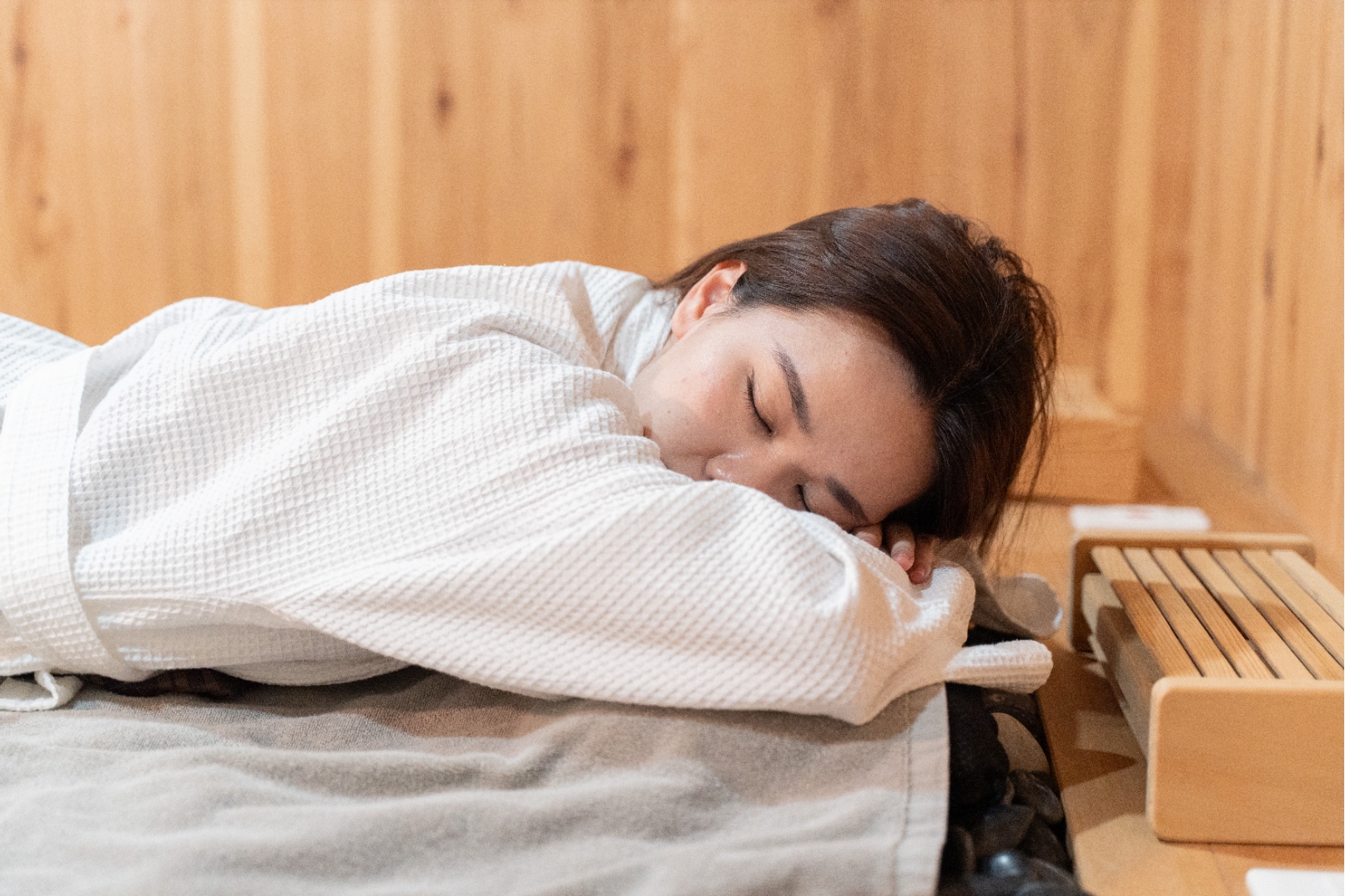 沐浴於檜木香氣之中，感受負離子與芬多精氛圍