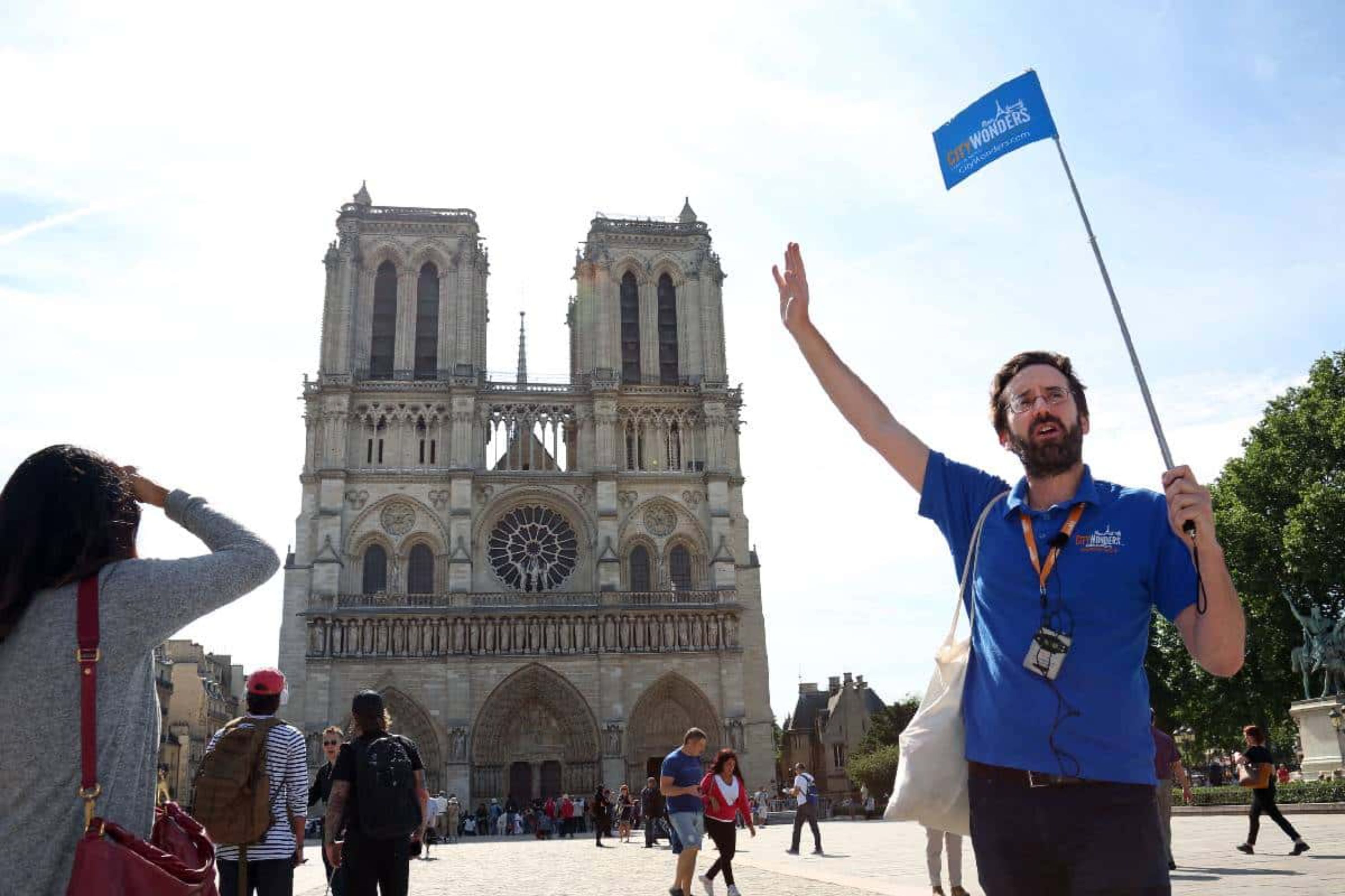 Notre Dame Island Tour with Entry to Sainte-Chapelle in Paris