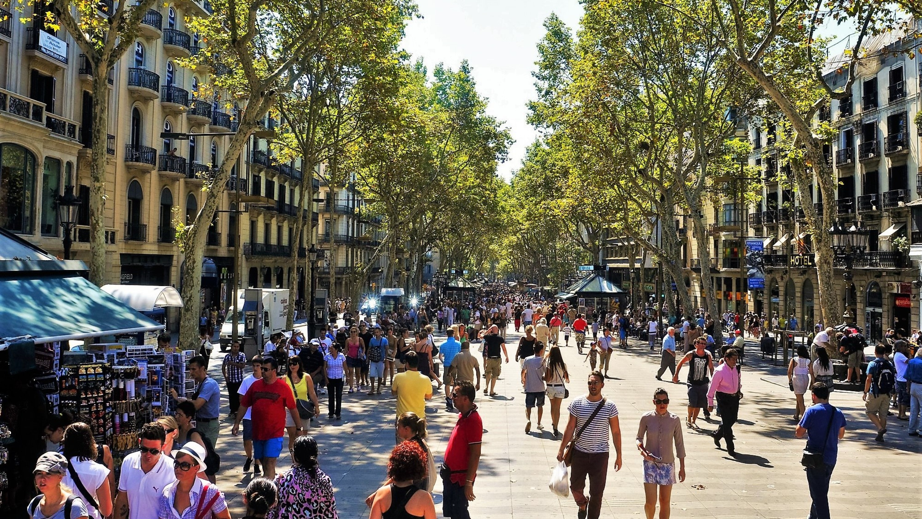 Sagrada Familia, Park Guell & old town one-day tour with hotel pickup