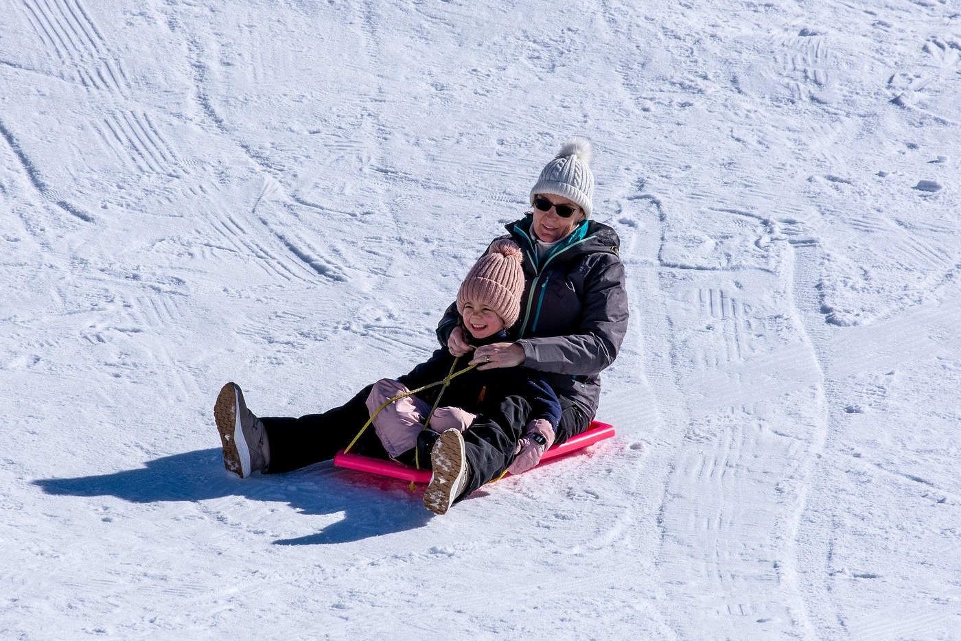 滑過蓬鬆的新雪，感受涼爽的微風和明媚的高山環境