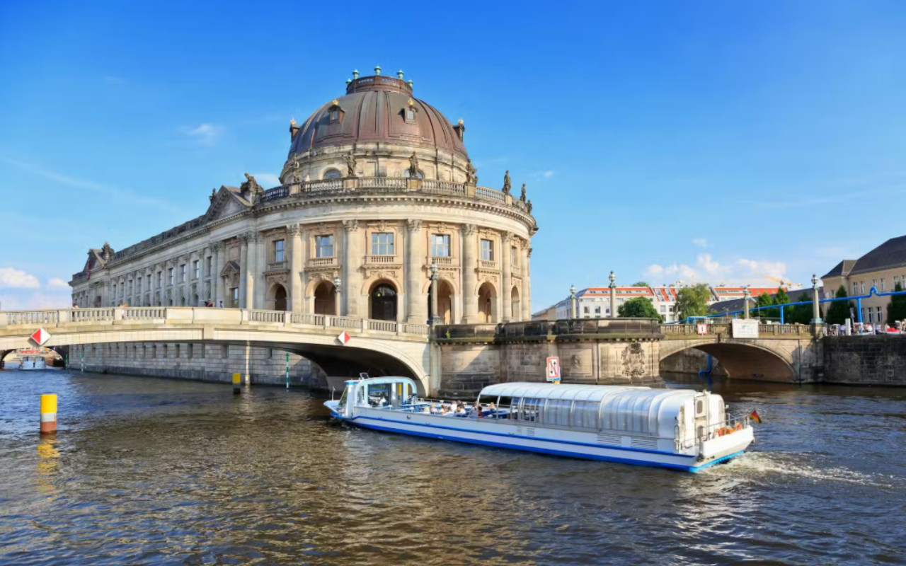 Berlin Scenic River and City Landmarks Waterways Tour