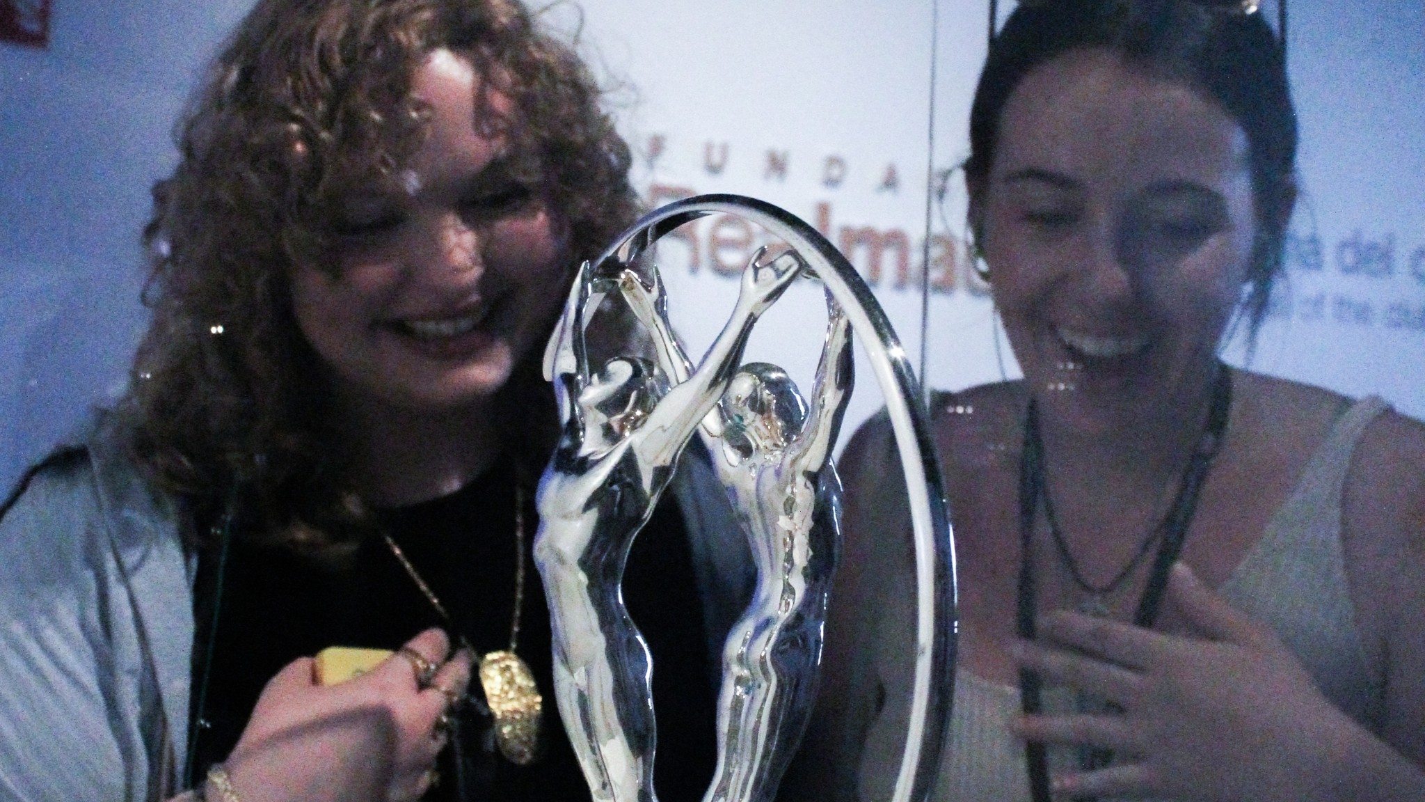 與歐冠獎盃合影——捕捉屬於你的皇家馬德里榮耀時刻 與歐冠獎盃合影——捕捉屬於你的皇家馬德里榮耀時刻