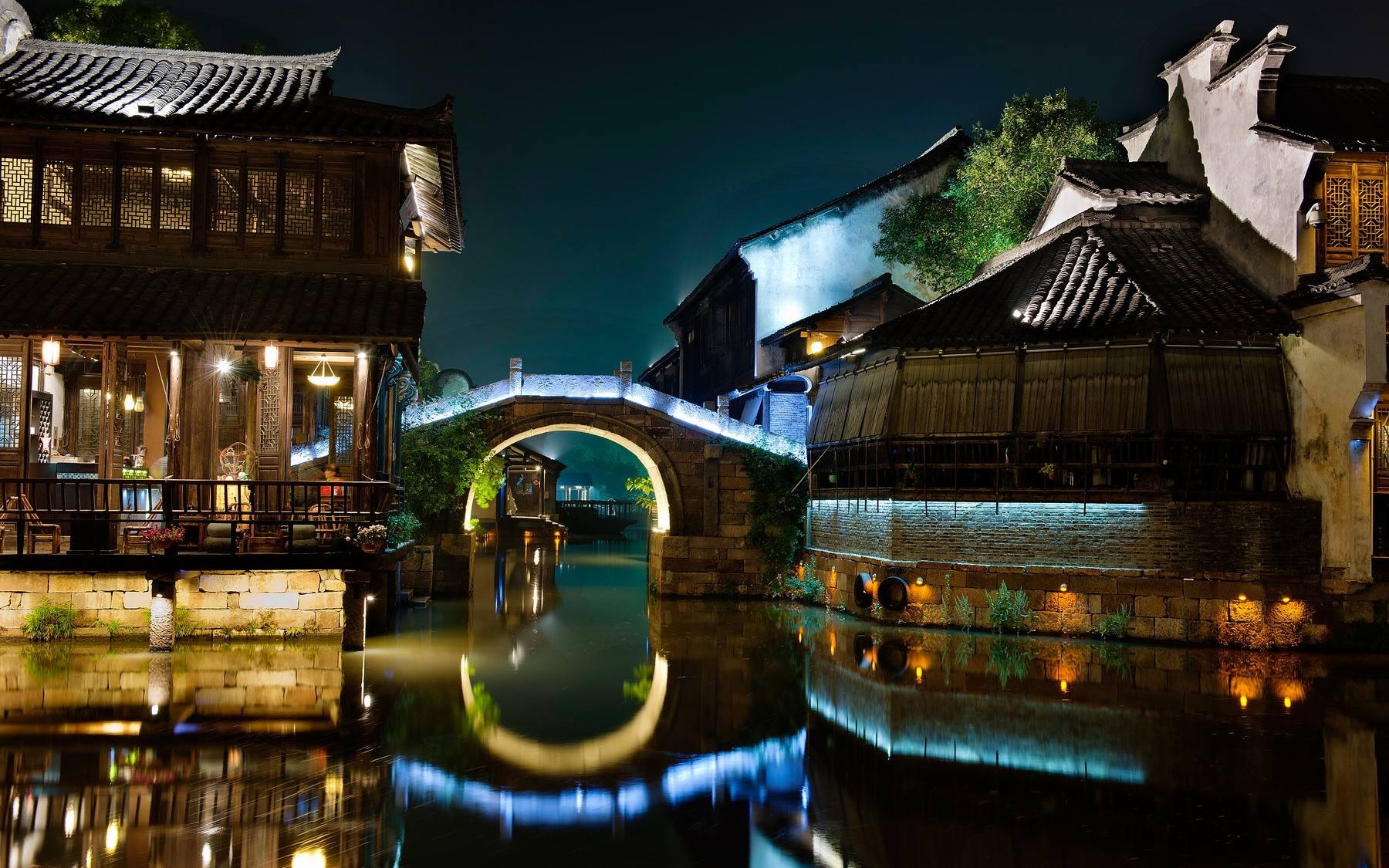 Wuzhen + Suzhou Immersive Jiangnan 2-Day All-Inclusive Tour