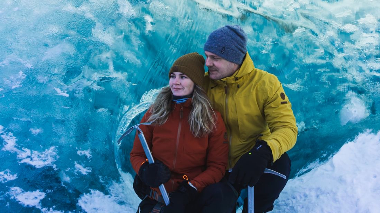 Blue ice cave & glacier hike in Skaftafell 