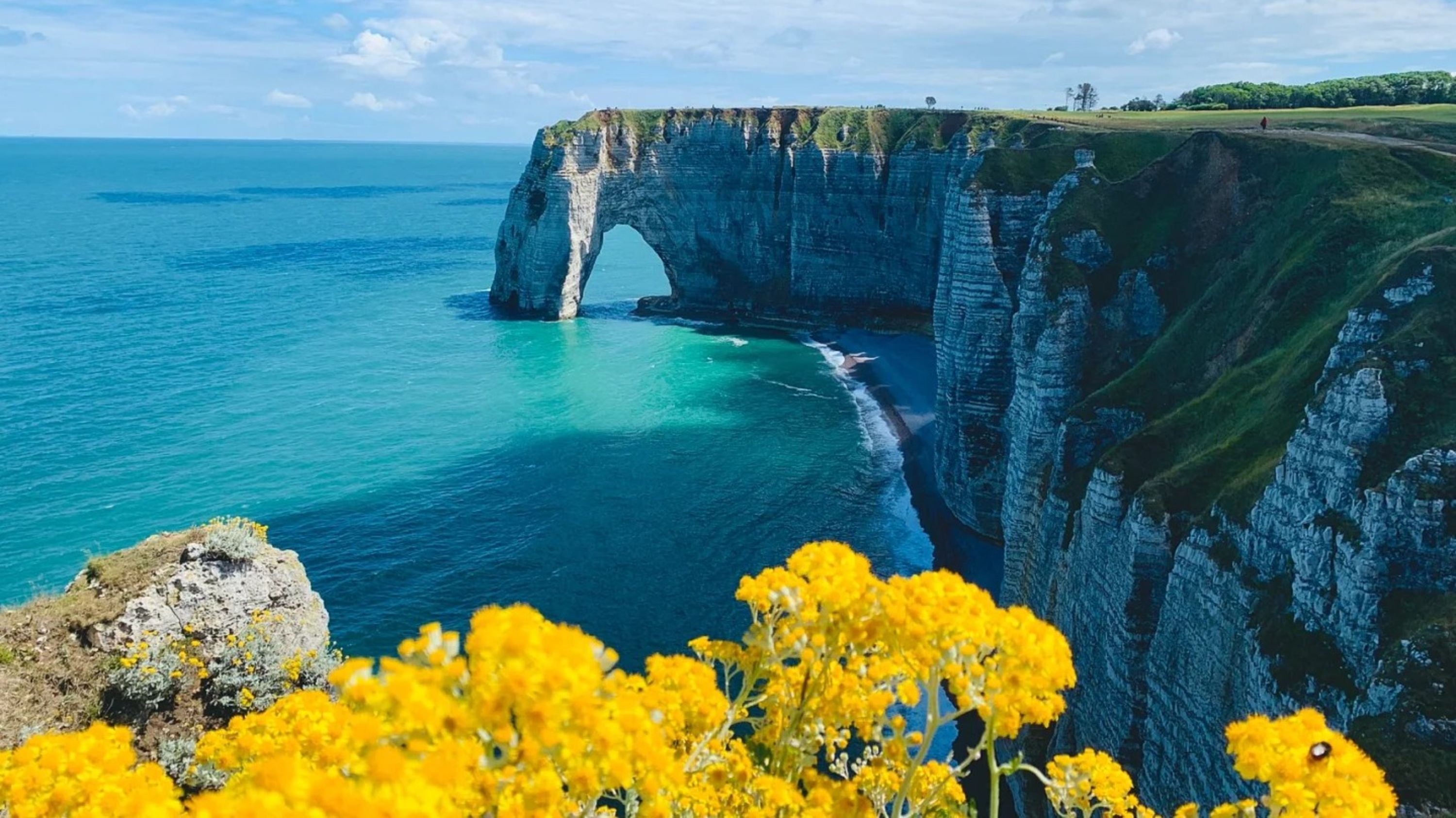 The sculpture of nature - Elephant Trunk Gate stands picturesquely on the coast