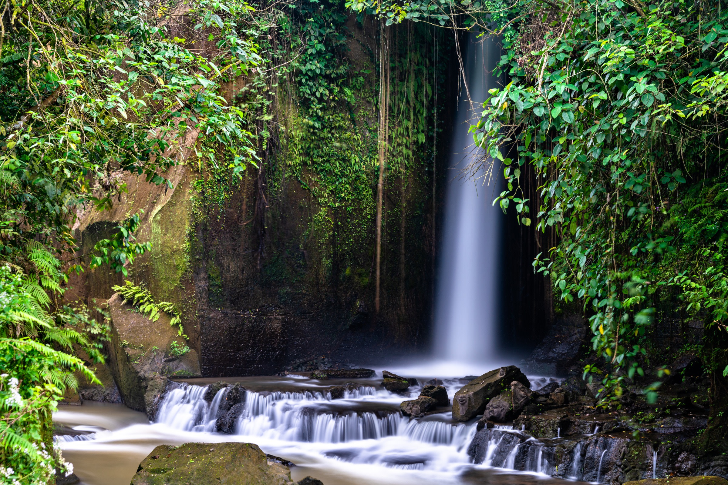 探索蘇坎潘瀑布的隱藏寶石！