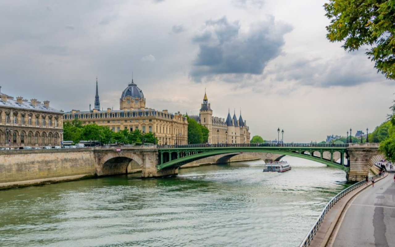Seine River Cruise with Musee de l'Orangerie Ticket