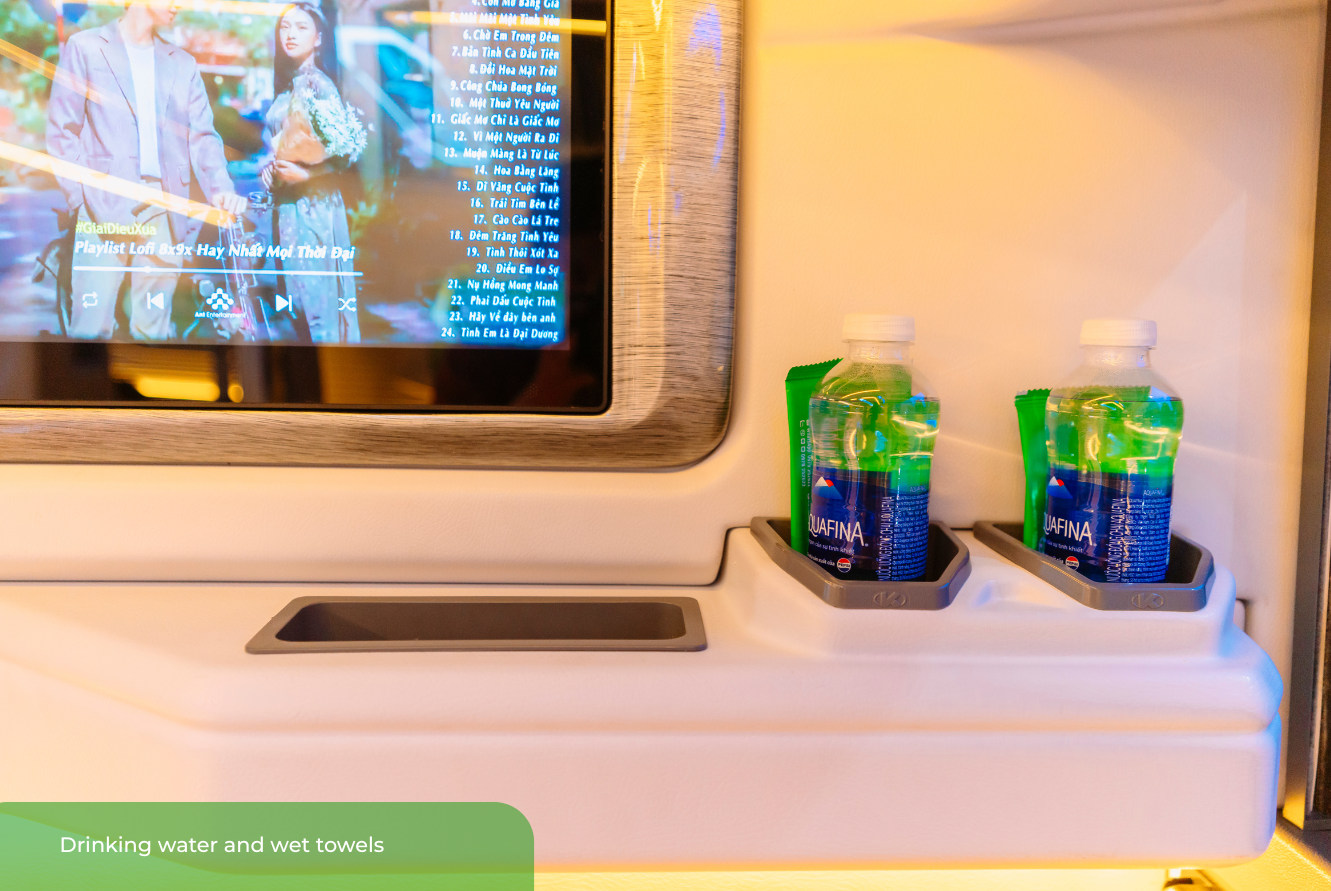 臥鋪巴士：提供飲用水與濕紙巾
