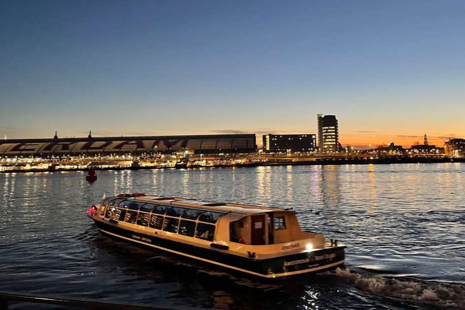 Amsterdam Light Festival 90-minute Canal Cruise with Live Commentary